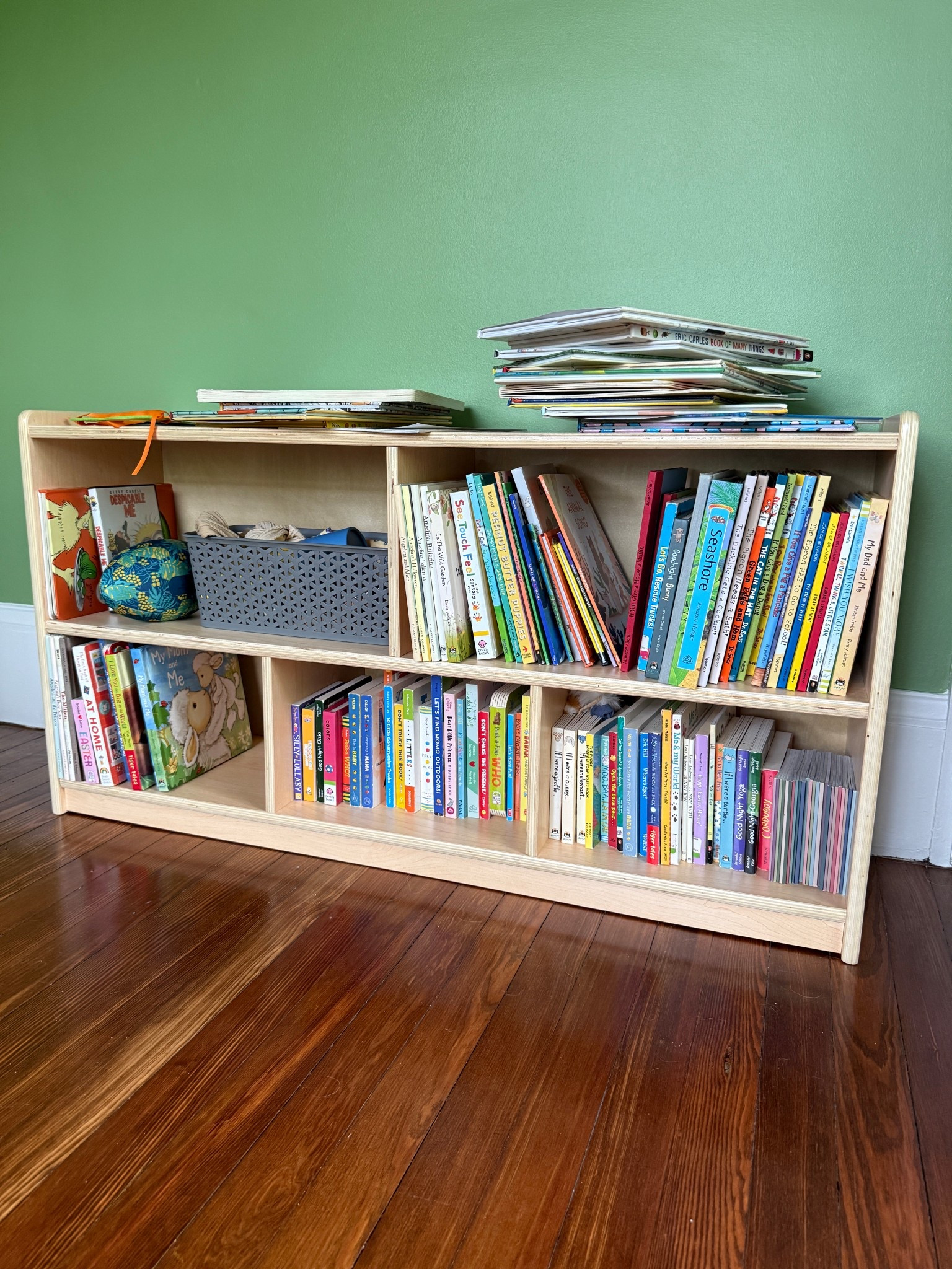 Bought another one of the toy shelves we had at the last house, this time for books! So versatile and will grow with her. Easy to assemble and the quality is great. 

#LTKFamily #LTKKids #LTKHome