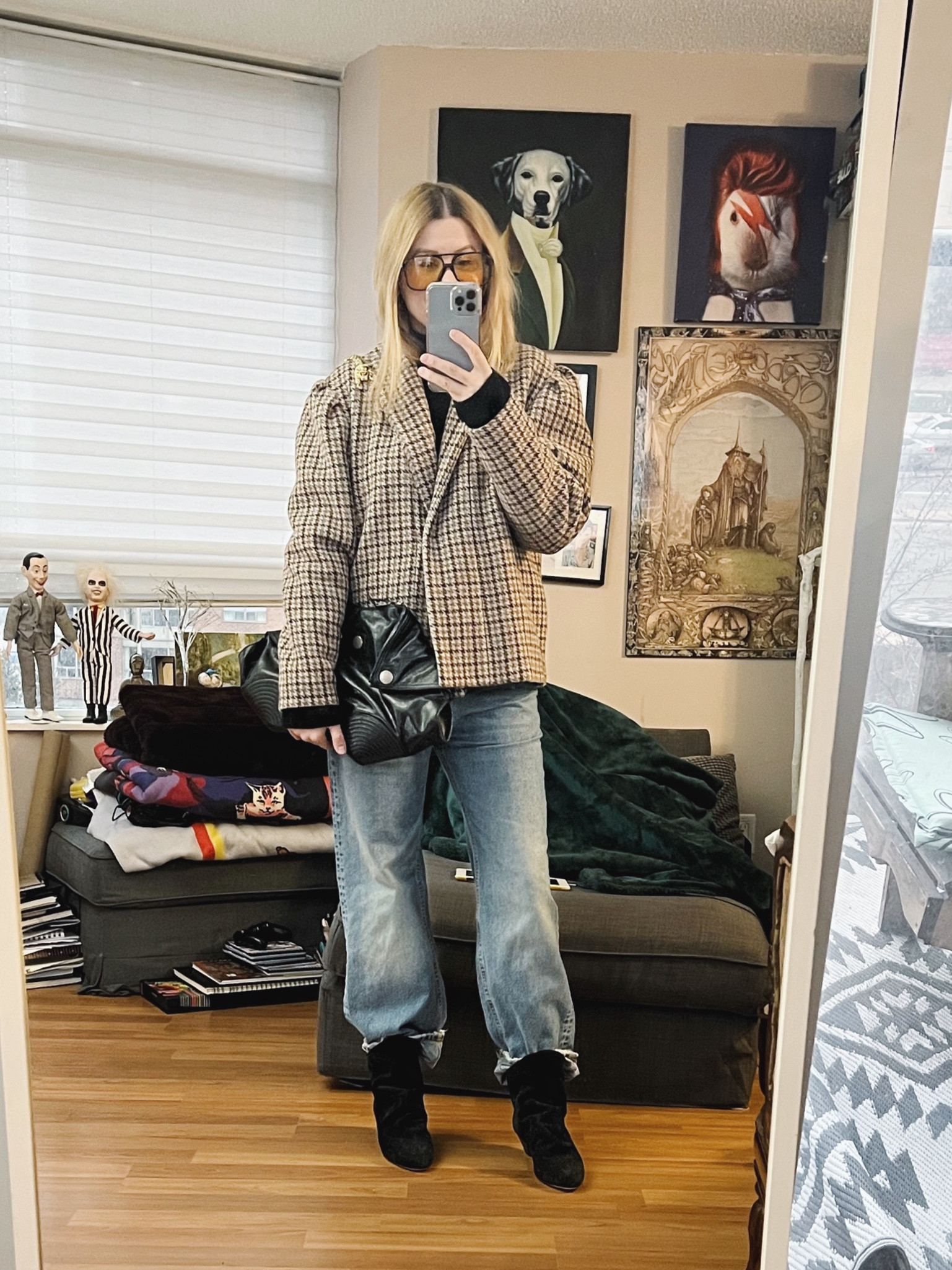 I couldn’t find my large flower brooch so I went with the shoulder leopard brooch. When I buy something new regardless of it being secondhand I often try to get rid of something in my wardrobe to maintain balance if the new piece is filling the spot if an older piece. (Note: I don’t do this if it’s a piece bought to fill a wardrobe hole). This new blazer/jacket is taking the place of an older Zara check blazer I used to wear often. The older one doesn’t fit the way that I like my blazers to fit now so I never reach for it. It’s okay for your style to evolve or your size to change, and it’s okay to let go of pieces that no longer make you feel your best. Sell or donate them to someone who will appreciate them again.
•
.  #FallLook  #StyleOver40  #alexanderMcQueen  #isabelMarant  #isabelMarantBoots  #secondhandFind #zara #FashionOver40  #MumStyle #genX #genXStyle #genXInfluencer #WhoWhatWearing #genXblogger #secondhandDesigner #Over40Style #40PlusStyle #Stylish40s #styleTip  #HighStreetFashion #StyleIdeas


#LTKstyletip #LTKSeasonal #LTKshoecrush