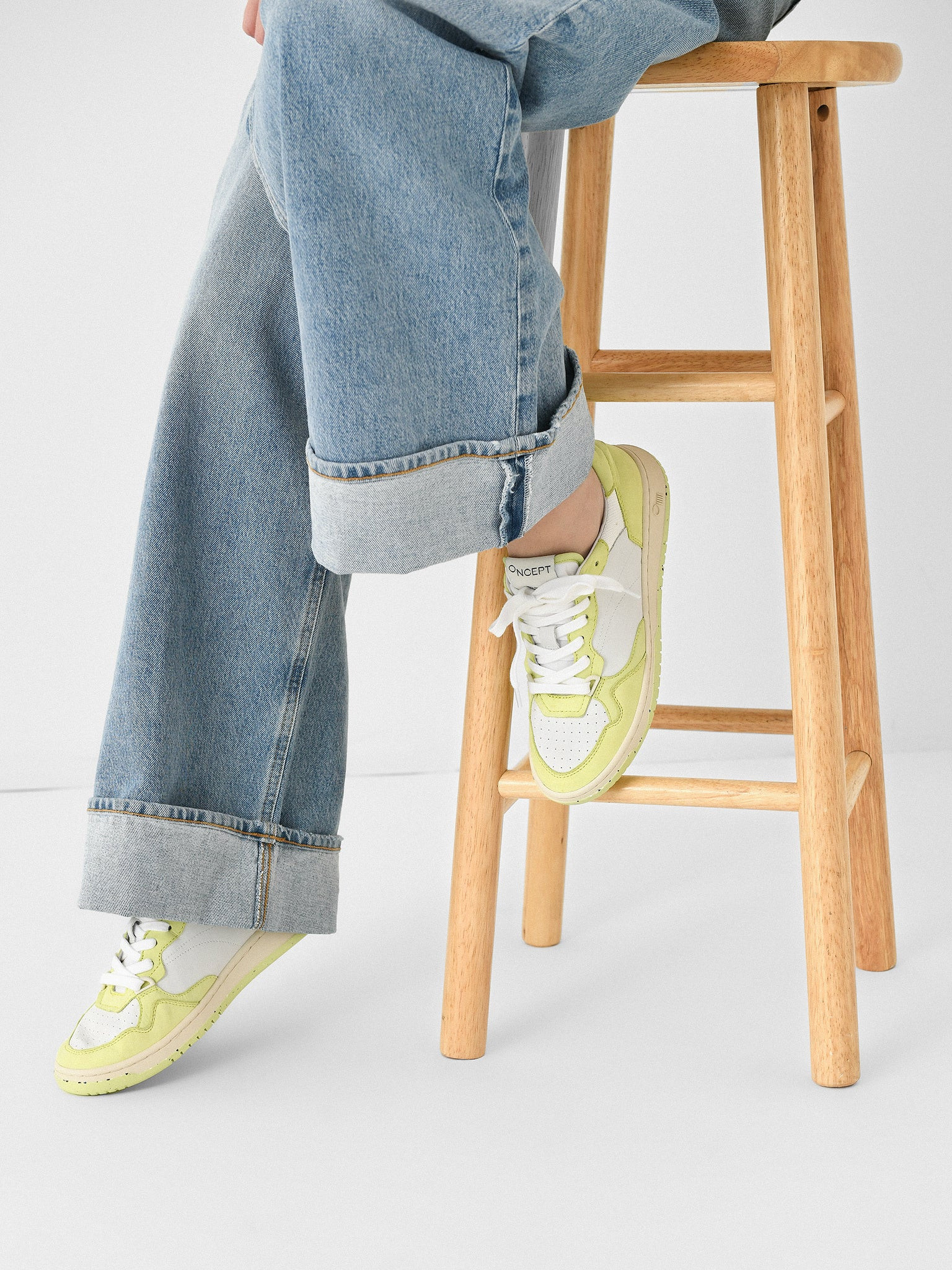 ONCEPT
                      
                     Women's Phoenix Sneaker | Saint Bernard