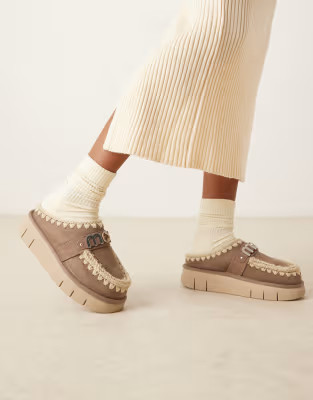 Mou bounce logo letter suede clogs in elephant gray | ASOS (Global)