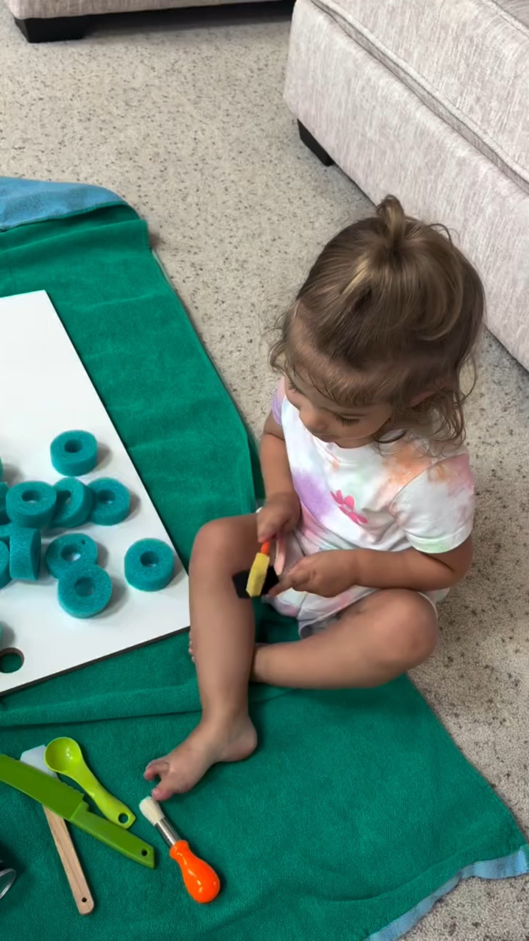 The sweetest sensory activity 🍩🍩🍩 (& messy- consider yourself warned🤣)

Made some “donuts” with pool noodles that I cut up, some sprinkles, shaving cream, and kitchen tools that our toddler already had including a mini spatula and spoon! My toddler did surprisingly well with this and didn’t try to eat any of it which made me happy 🤣 She lovedddd the sprinkles and scooping! 

Shout out to @saraheelizabethx for the idea 🫶🏼☺️

#toddlermom #momlife #toddleractivities #parenting #summer #summeractivities #kidsactivities #sensoryactivity #sensoryplay #diycrafts #crafts #kidscrafts #summertime