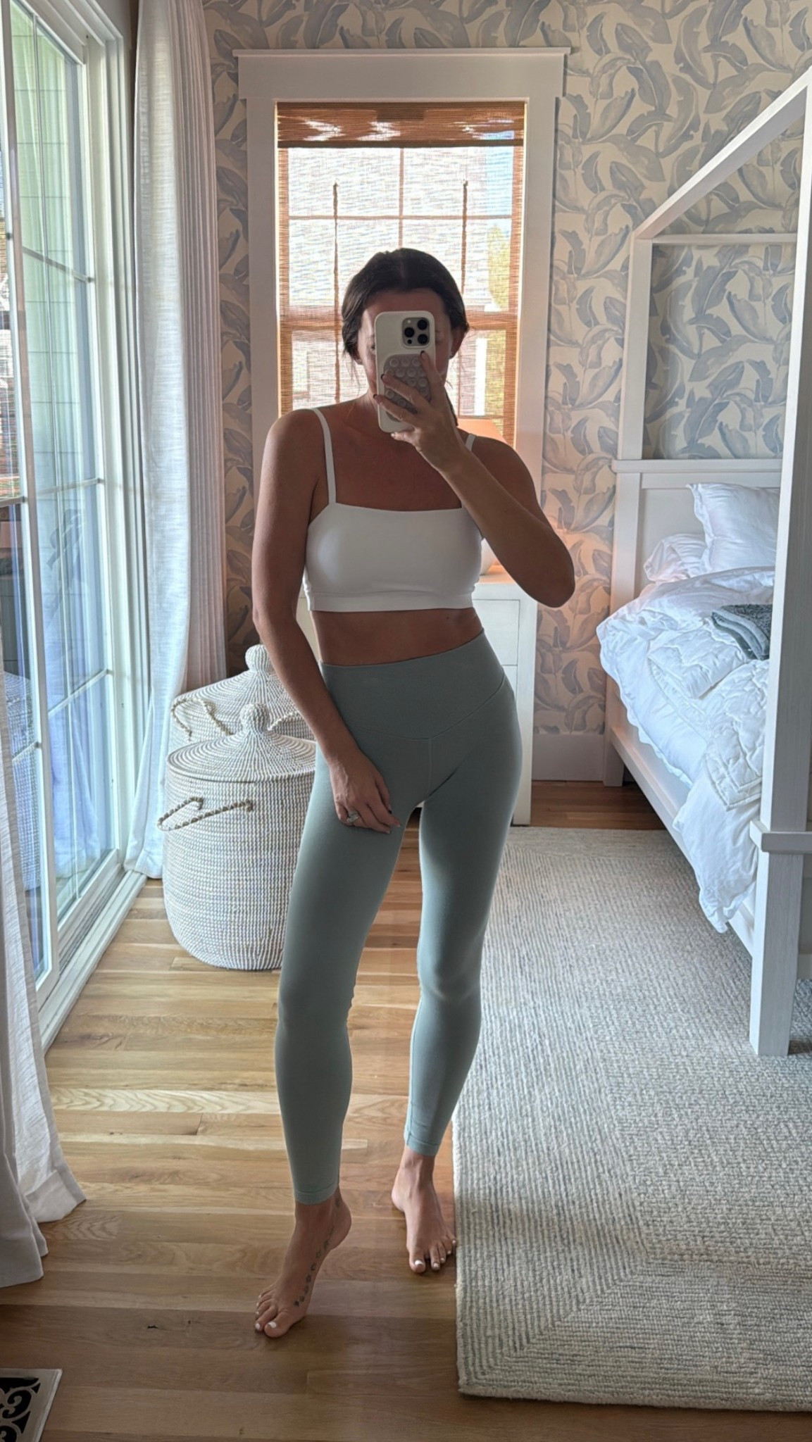 seamless leggings, wearing size small 😮‍💨

#LTKFindsUnder50 #LTKStyleTip