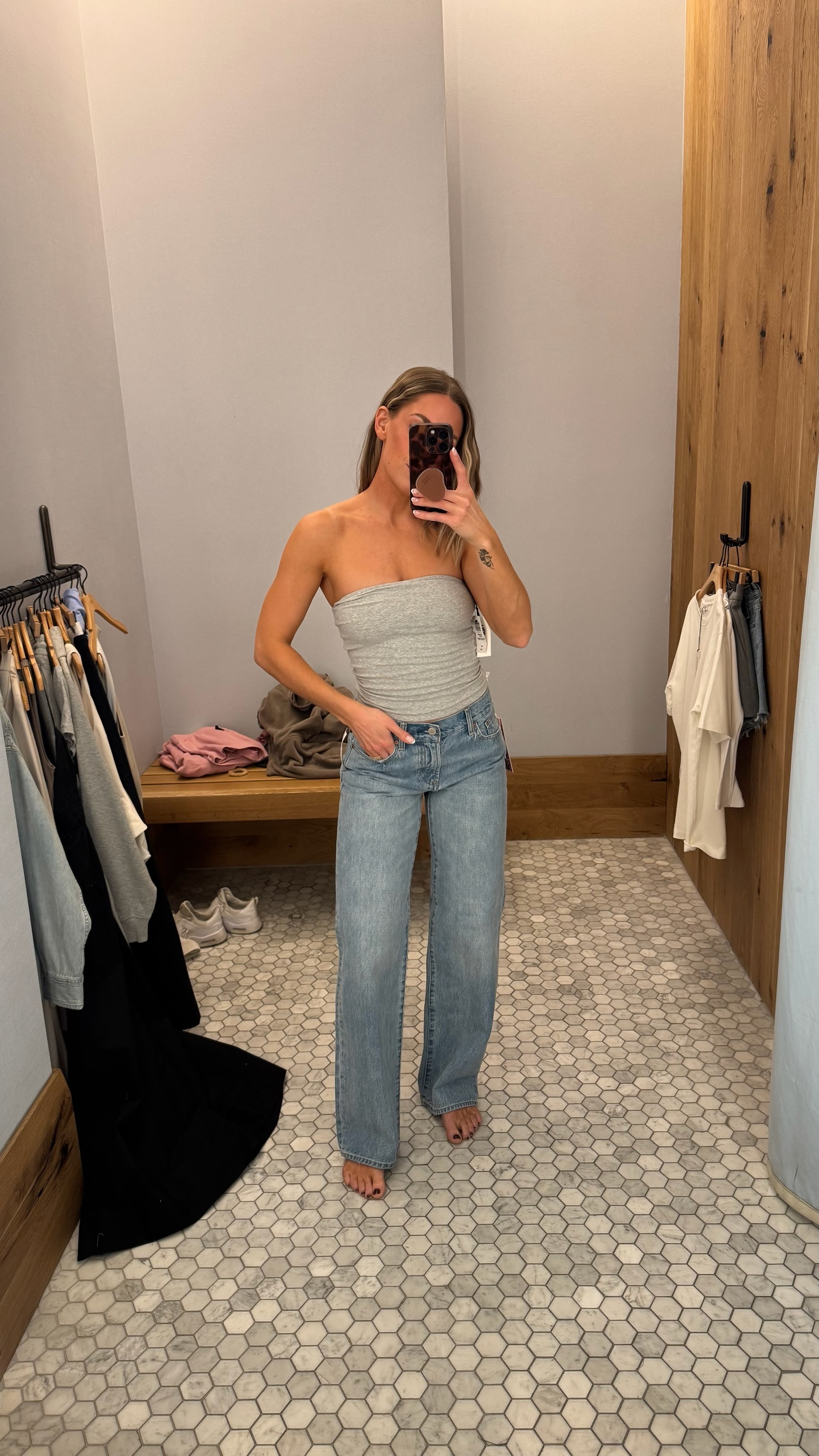 Denim in the shade '7 Yrs Bleu Taboo'  size 25 (TTS).

XS in the 'waist tube top' comes in a few different color . 95% cotton & 5% elastane

Aritzia Outfit
Spring Outfit
Aritzia Denim 

 

#LTKSeasonal #LTKStyleTip
