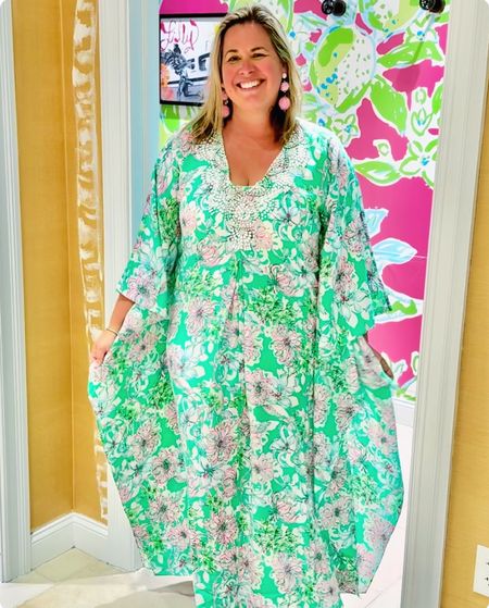 Still dreaming that this limited edition @lillypulitzer beauty will magically appear in my closet!

Did you get anything from the collection?

#LTKparties #LTKGala #LTKmidsize
