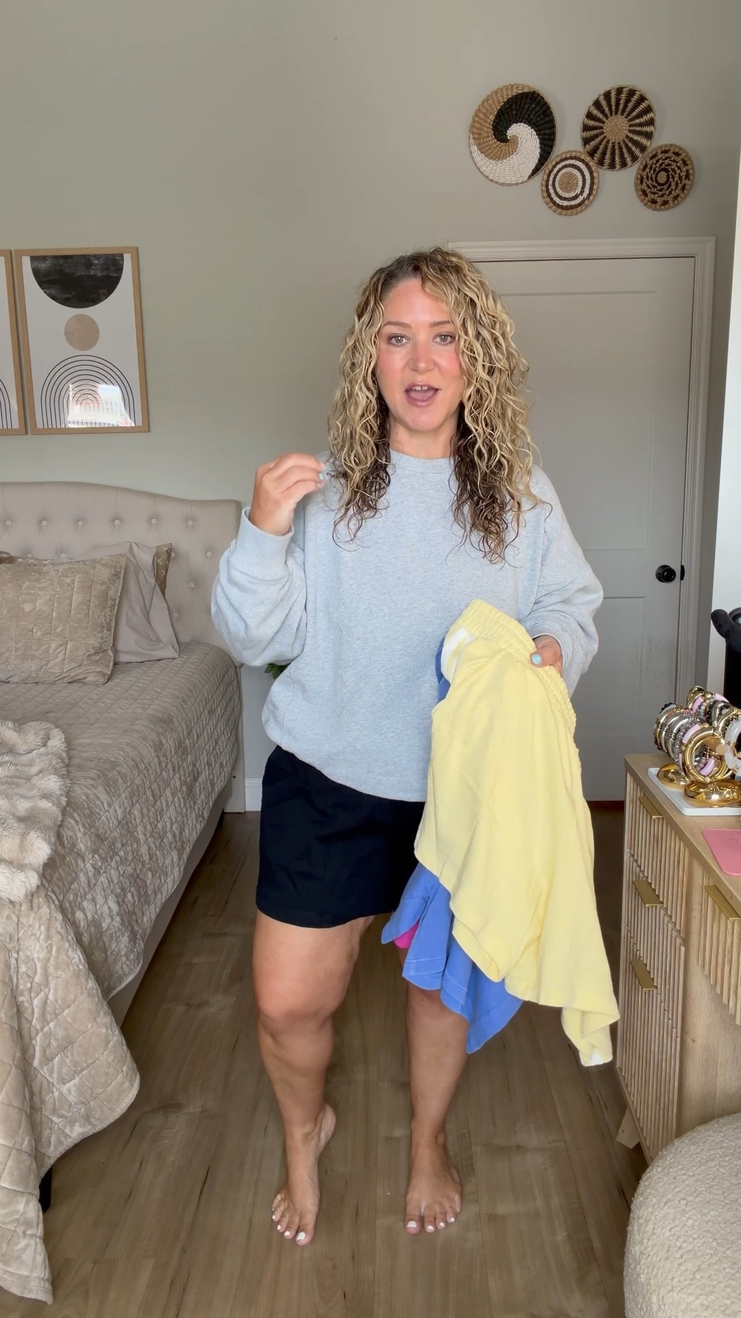 Size large 
Sweatshirt is old from arrie

#LTKPetite #LTKMidsize #LTKOver40