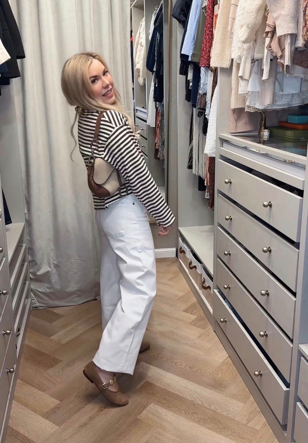 Stripe top
Mother jeans - fit TTS
Styling jeans 
White jeans 

#LTKdayinmylife #LTKgrwm #LTKootd