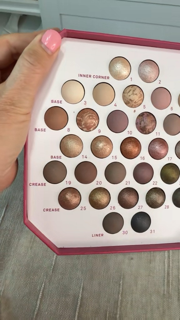 31. Beautiful eyeshadows in this makeup kit that Laura Geller sent me as part of ambassador program. I’m totally here for it. 

#LTKOver40 #LTKBeauty #LTKGiftGuide