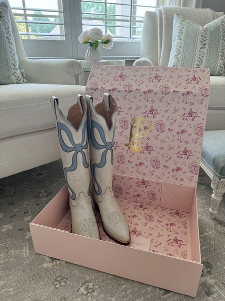 Just got the prettiest new boots in! Western wear // cowboy boots // country concerts boots // pretty boots // white boots 

#LTKStyleTip #LTKSeasonal