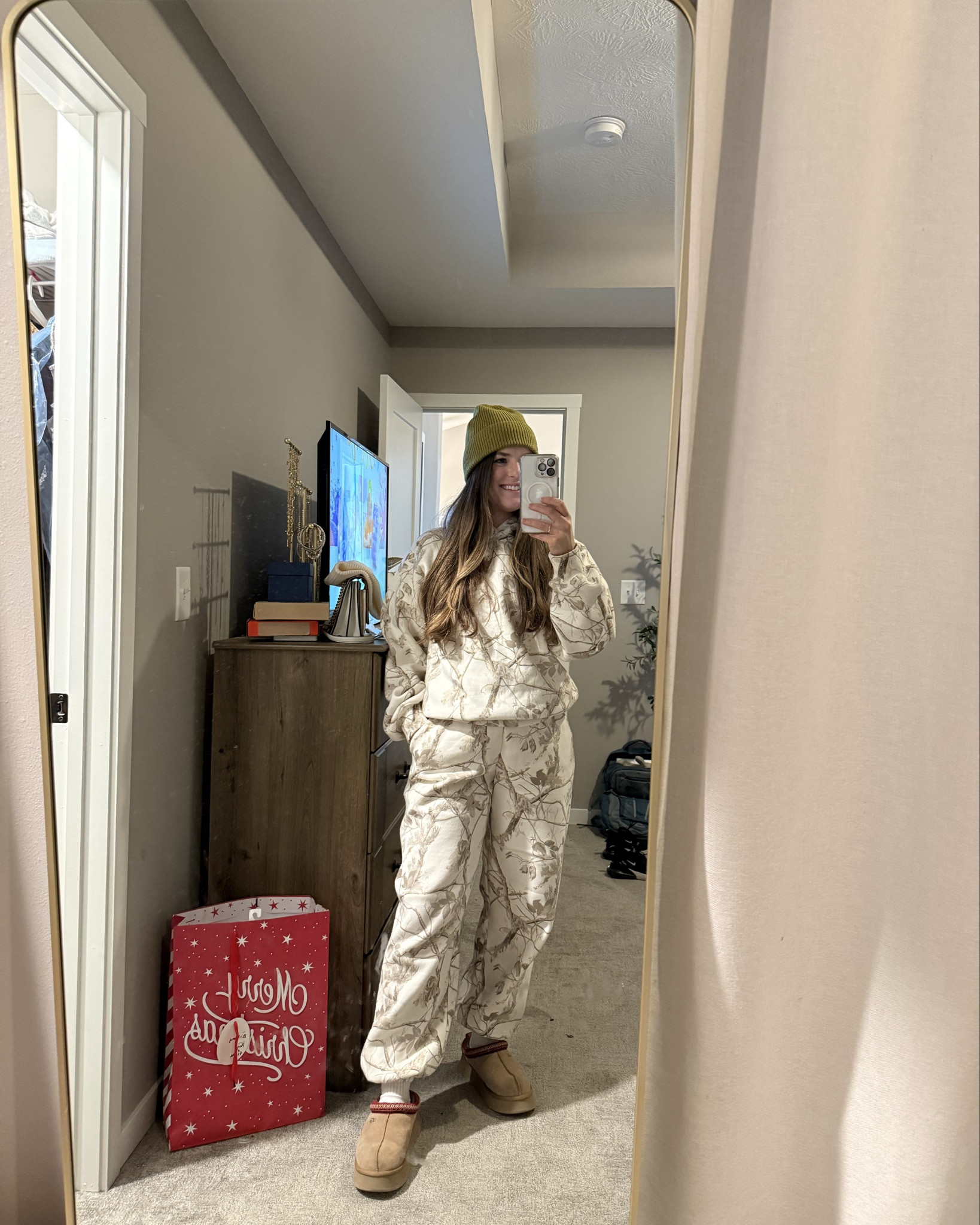 Comfy outfits to get you through winter

Everything is true to size
Camo sweatpants- small and should have gotten short (I’m 5’2)

Sized up to medium in camo sweatshirt but didn’t need to

Pink bow Sherpa- small

Gray sweatpants- small

Cream hoodie- men’s small

Blue hoodie- sized up to large otherwise it is a cropped fit

Red Sherpa vest- xs 

Comfy set, matching set, comfy travel outfit, loungewear, Abercrombie, free people, old navy, Ugg 

#LTKSaleAlert #LTKSeasonal #LTKFindsUnder100