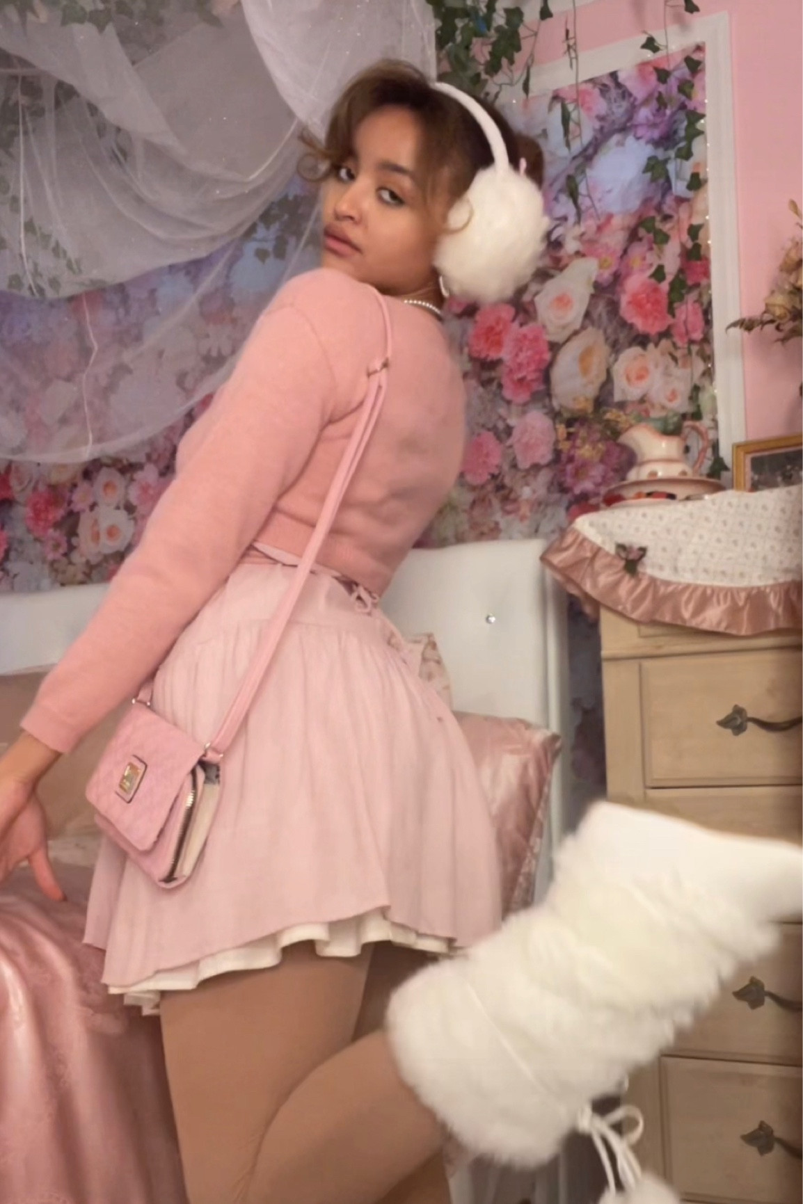 girly winter fit🎀🦢 #coquette #hyperfeminine #pinkwinter #pinkxmas #furboots #earmuffs #wraptop #juicycouture 