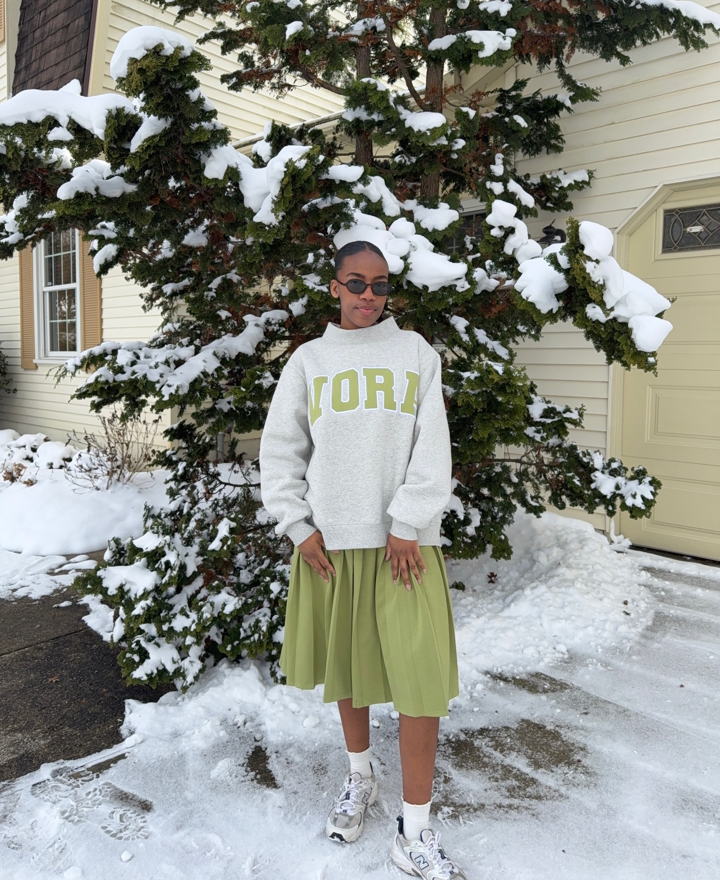 cozy winter weekend w/ @voraathletics 💚
.
.
.
.
.
.
.
.
.
.
.
.
.
.
.
.
.
.
.
.
.
.
.
.
.
.
.
.
.
.
.
.
.
#outfitcheck #fitcheck #ootd #weekendoutfit #modestfashion