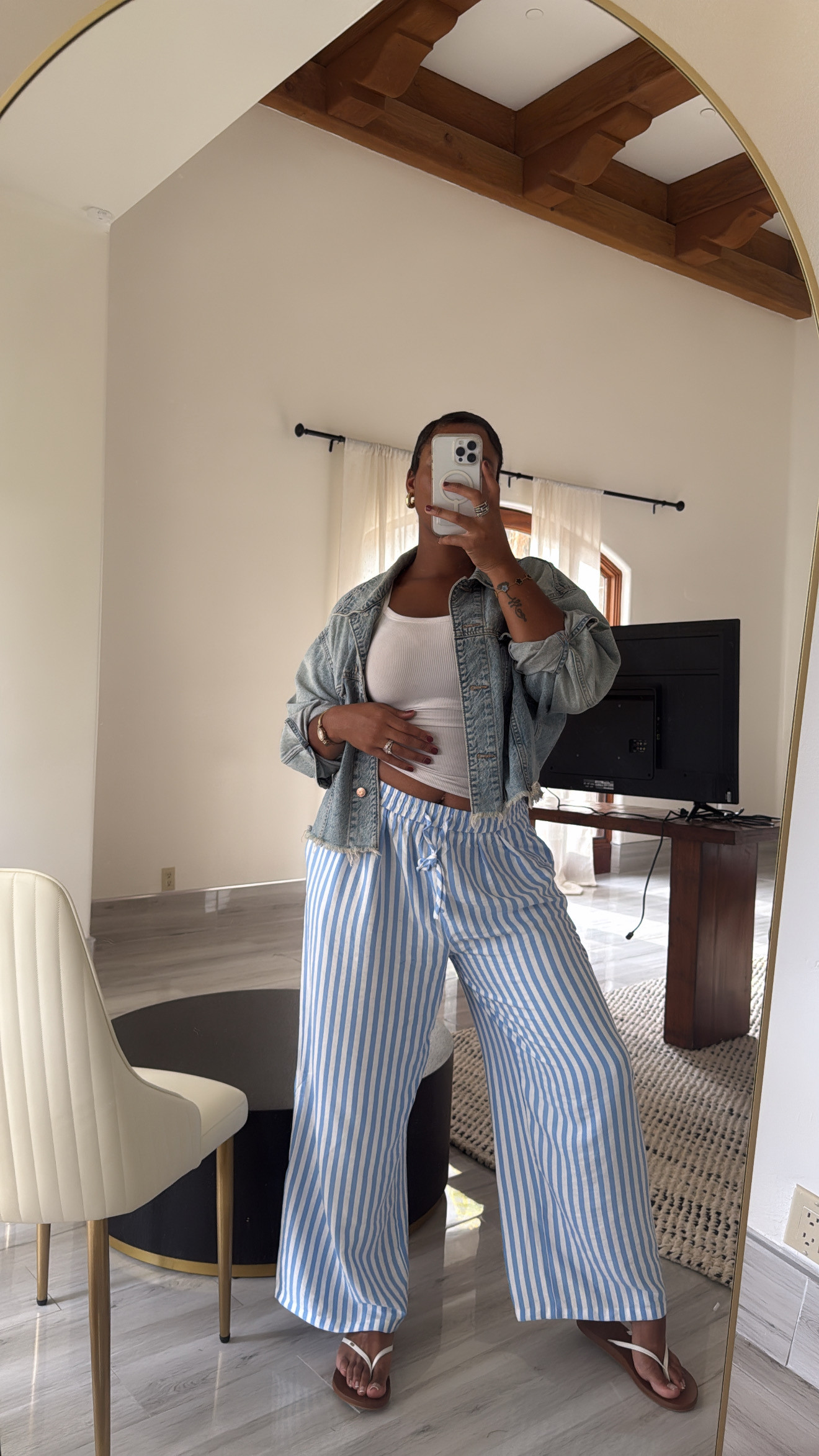 this one goes out to my tall girlies out there! we all know how hard it is for us to find a decent pair of pants that's not giving high waters. so chic, so cozy, and affordable! 

 

#LTKSaleAlert #LTKFindsUnder50 #LTKStyleTip