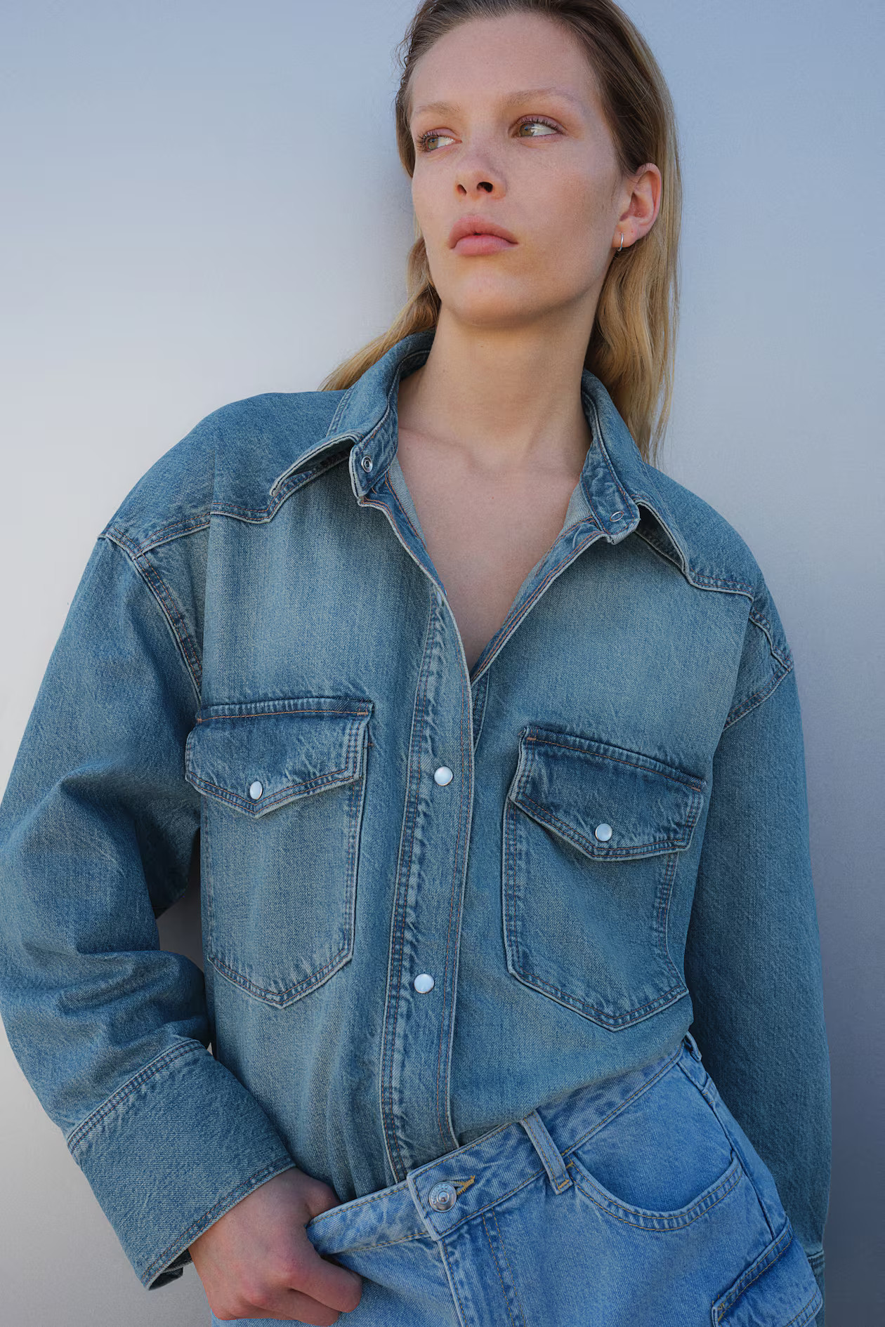 Oversized denim shirt | H&M (UK, MY, IN, SG, PH, TW, HK)