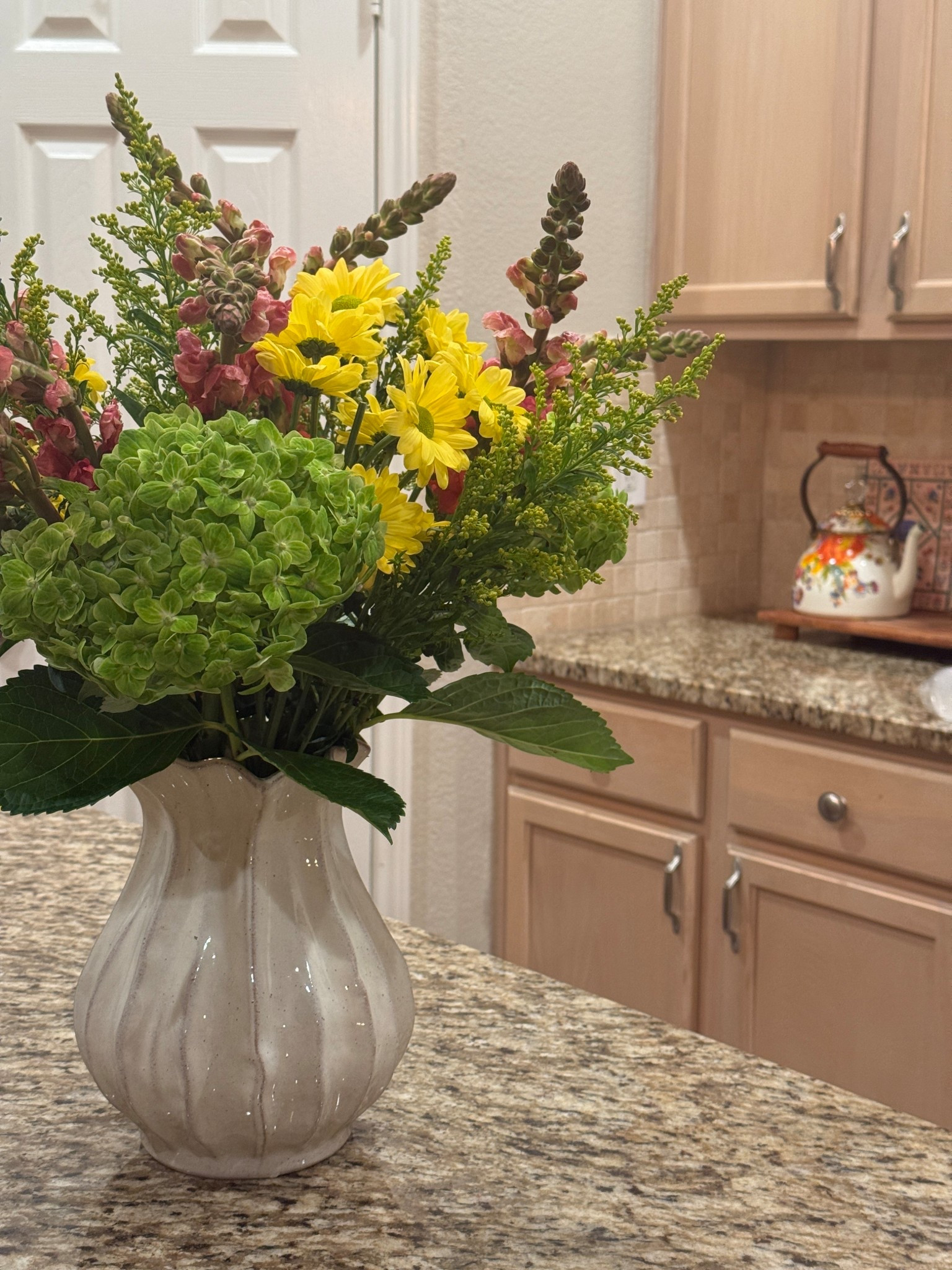 The prettiest vase! Makes floral arrangements so easy
-
-
-
Target home decor, flower vase, DIY flowers, target home, Mother’s Day gift 

#LTKHome #LTKMothersDay