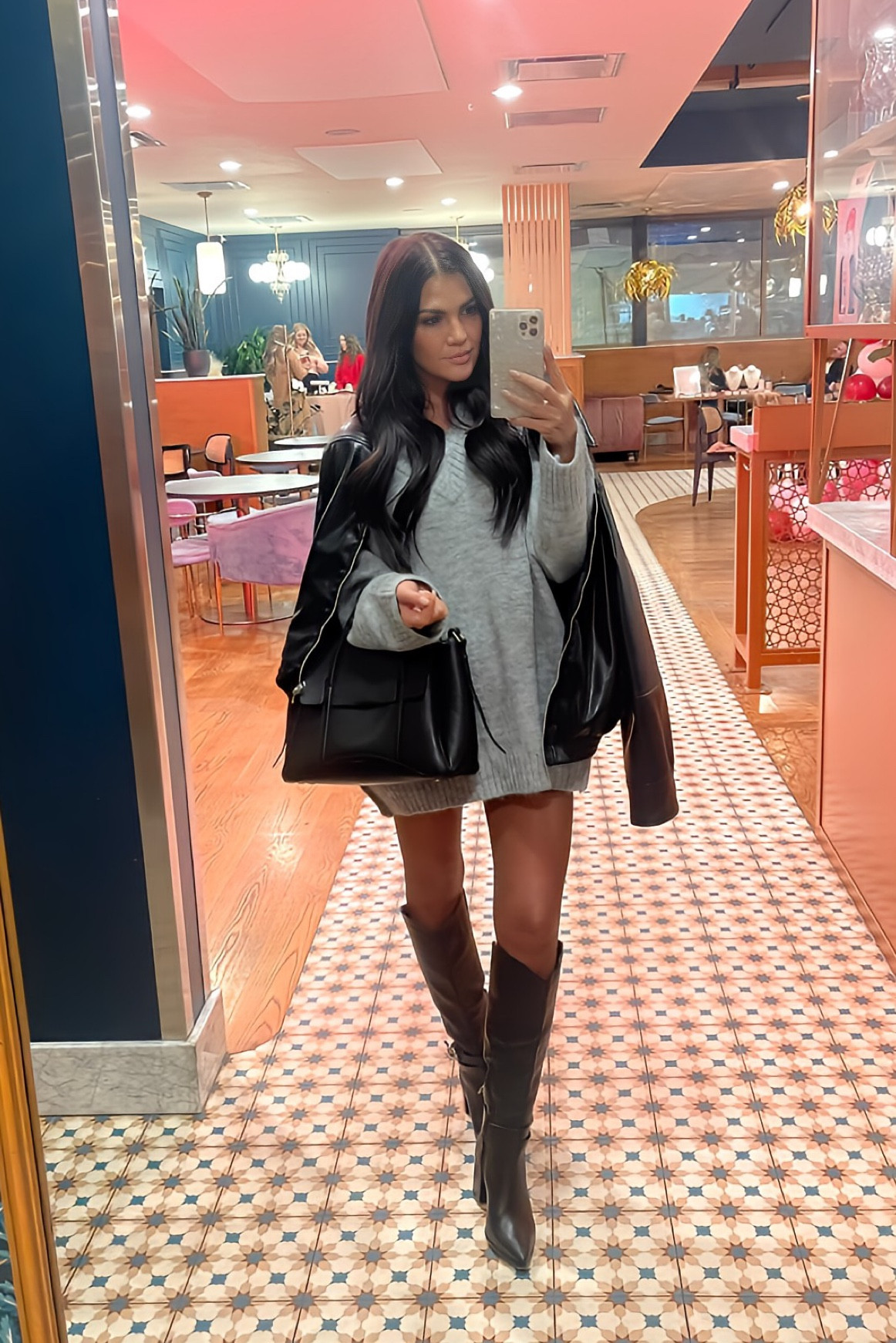 Oversized sweater with black leather boots 

#LTKStyleTip #LTKItBag #LTKShoeCrush