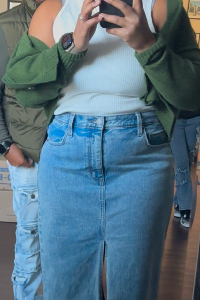 Cute and casual Outfit idea for Moms

#LTKFindsUnder100 #LTKMidsize #LTKPetite