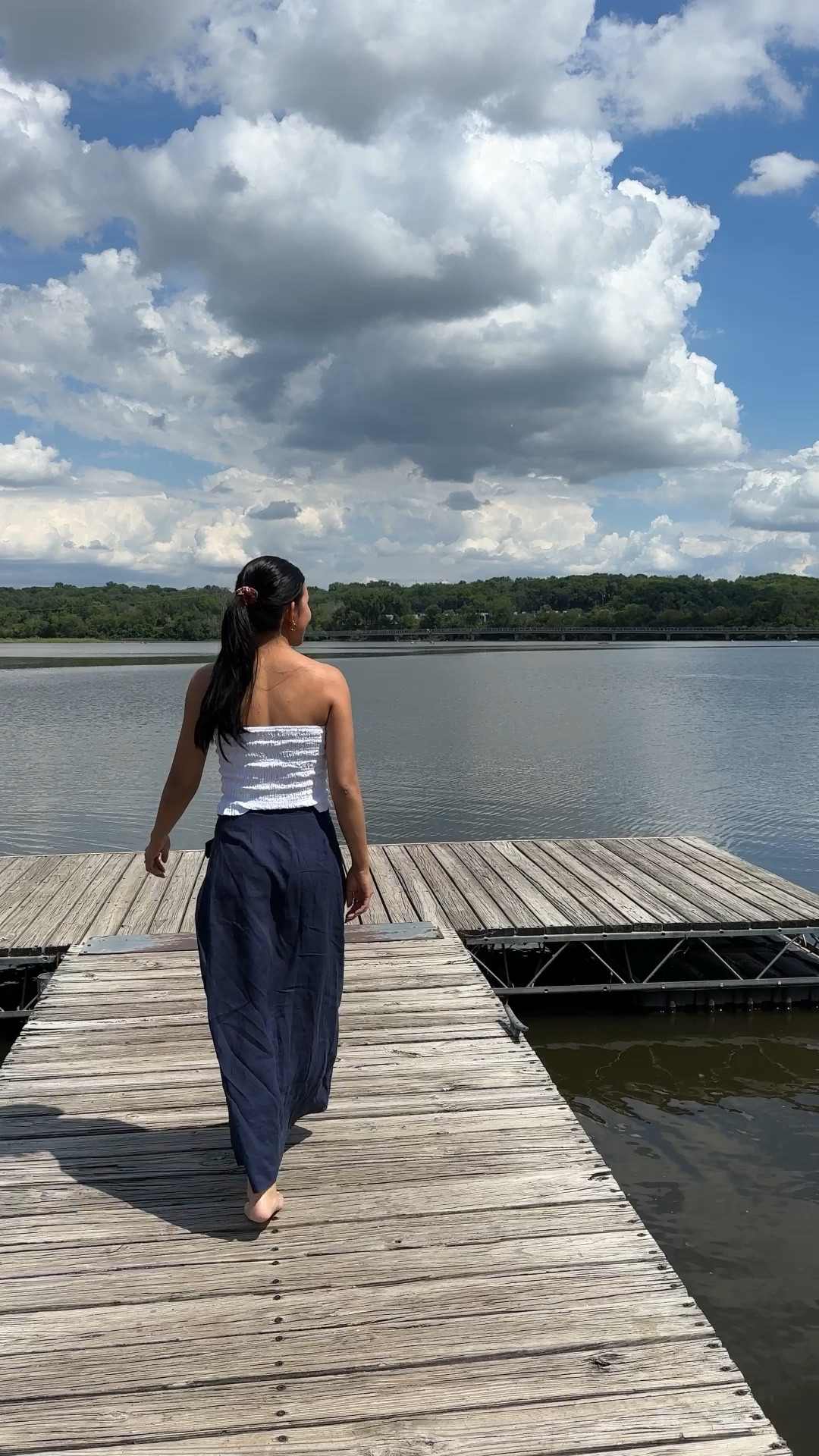 Easy, breezy @belladahl ☀️