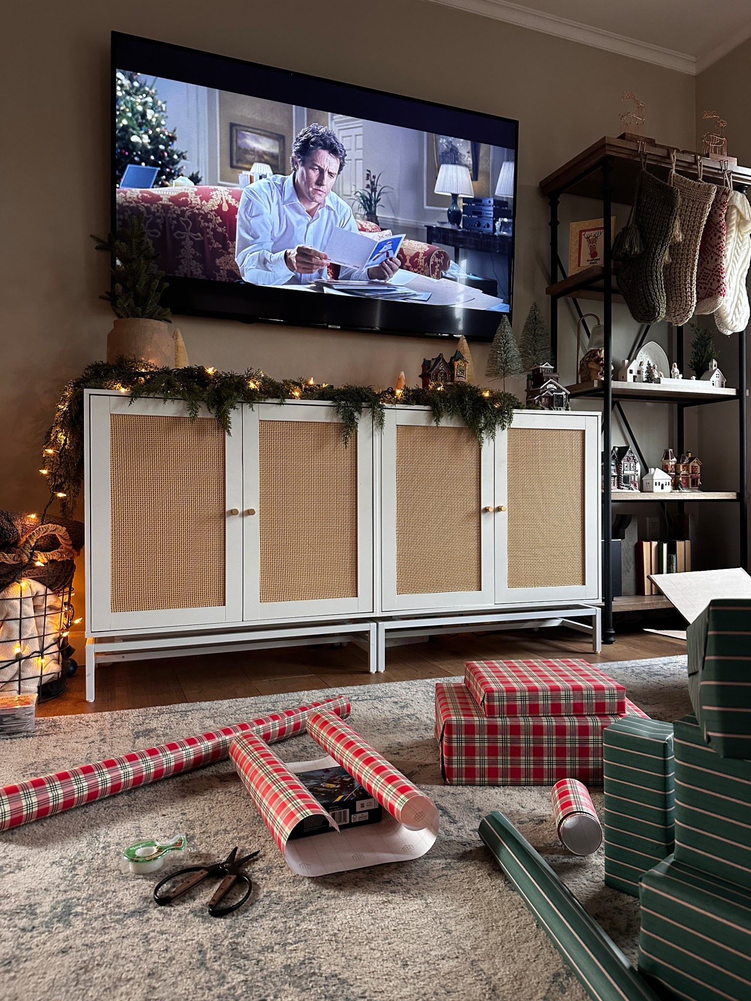 Loving this Christmas wrapping paper! Not expensive and cuts and wraps sooo well! Hearth and hand at target always has the best products.

Magnolia, magnolia home, hearth and hand, Joanna Gaines, target, target home decor, Christmas


#LTKGiftGuide #LTKHoliday #LTKHome