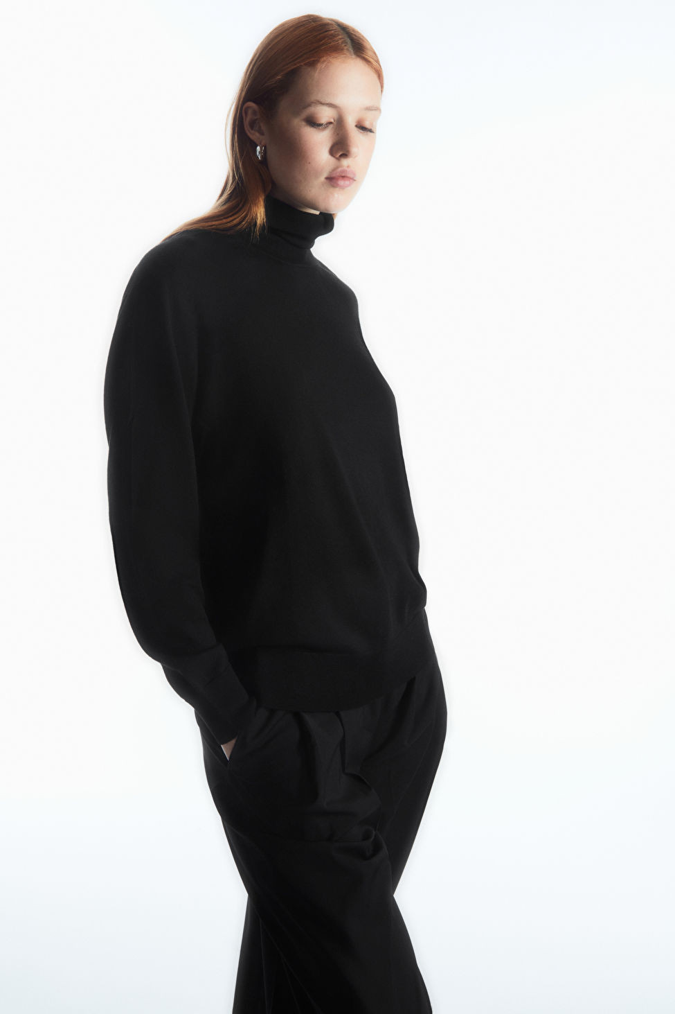 PULL COL ROULÉ LAINE MÉRINOS | COS (EU)