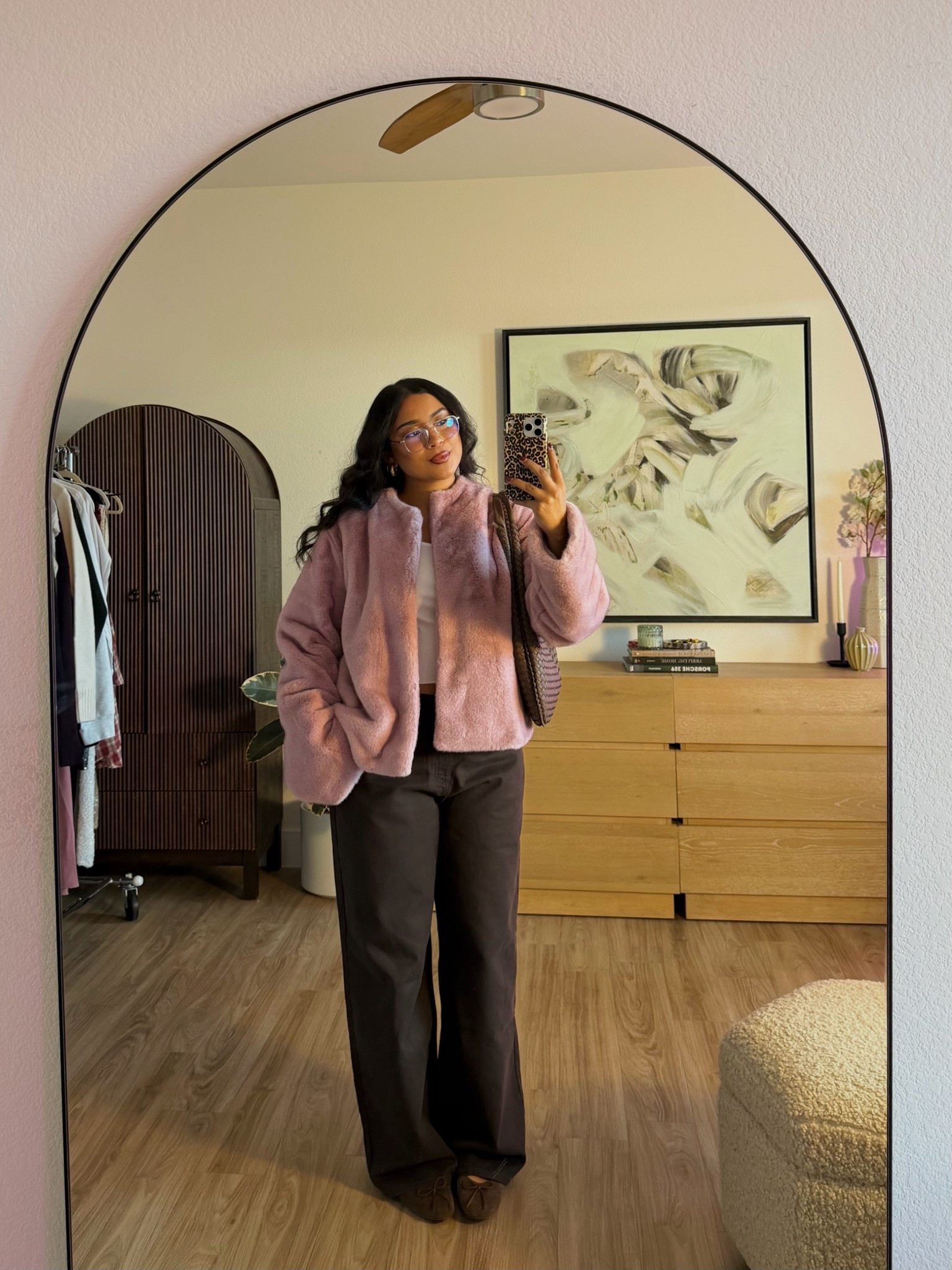 easy winter outfit inspo/ Valentine’s Day inspo🩷🤎 jacket is Khy (SO comfy & perfect for winter/ Valentine’s Day, wearing a L), jeans are Khy too (wearing a L, runs true to size) *exact links are in my ShopMy, linking similar here since I can’t link*

#LTKSeasonal #LTKValentine #LTKMidsize