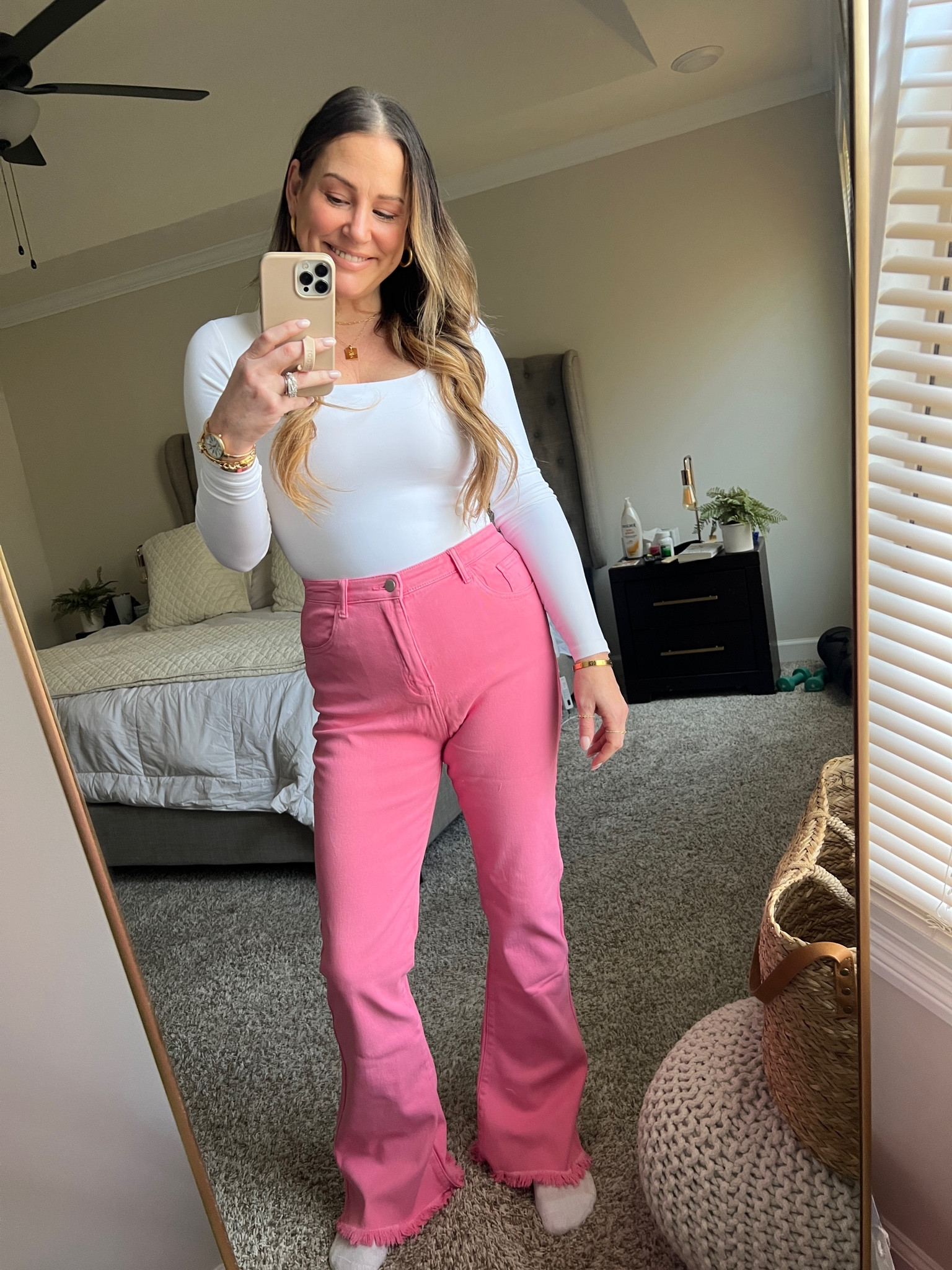 Frayed hem flared jeans 

#LTKstyletip