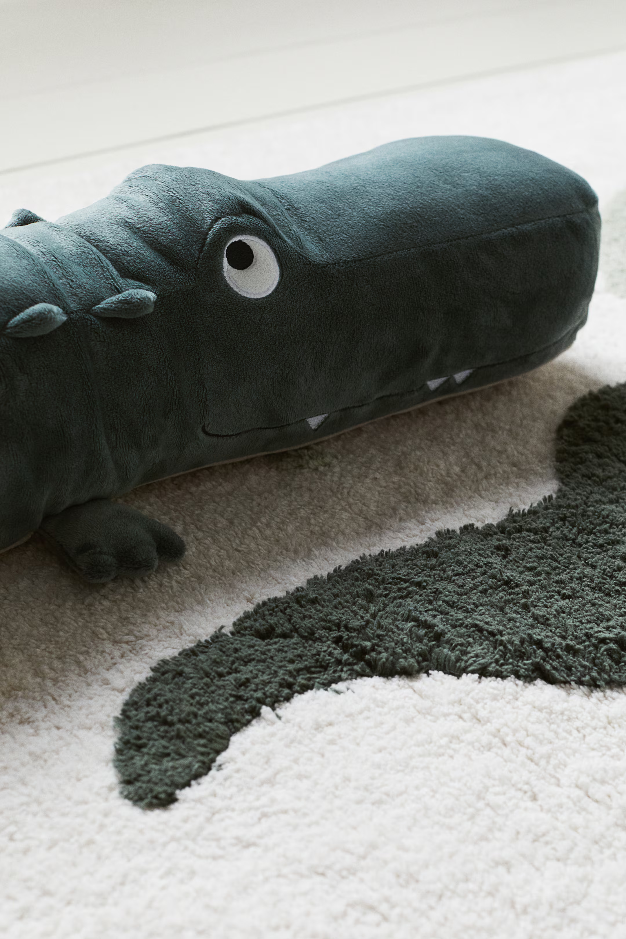 Large Soft Toy - Dark green/alligator - Home All | H&M US | H&M (US + CA)
