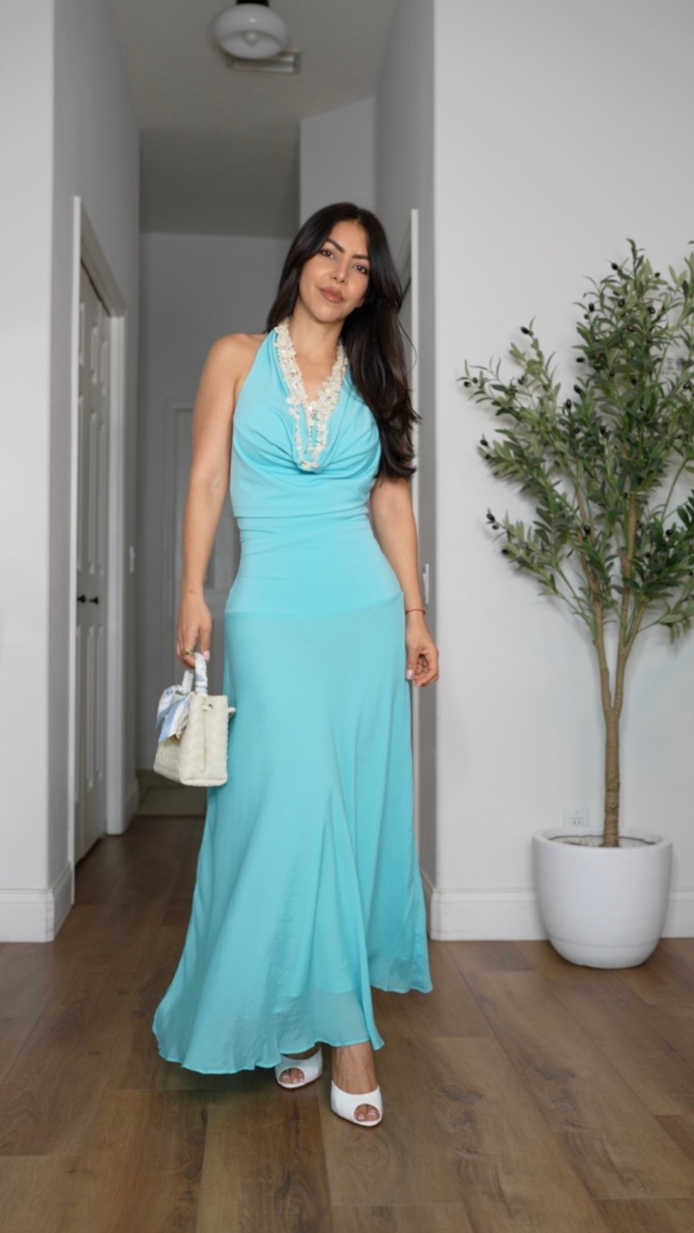 Tropical Summer wedding guest dress 🐚

I love this sleeveless blue maxi dress! It’s perfect to wear as a beach wedding guest outfit. Wearing a size small.


Summer wedding guest dress, summer dress, blue dress, wedding guest outfits, beach wedding guest dress

#LTKSeasonal #LTKootd #LTKWedding