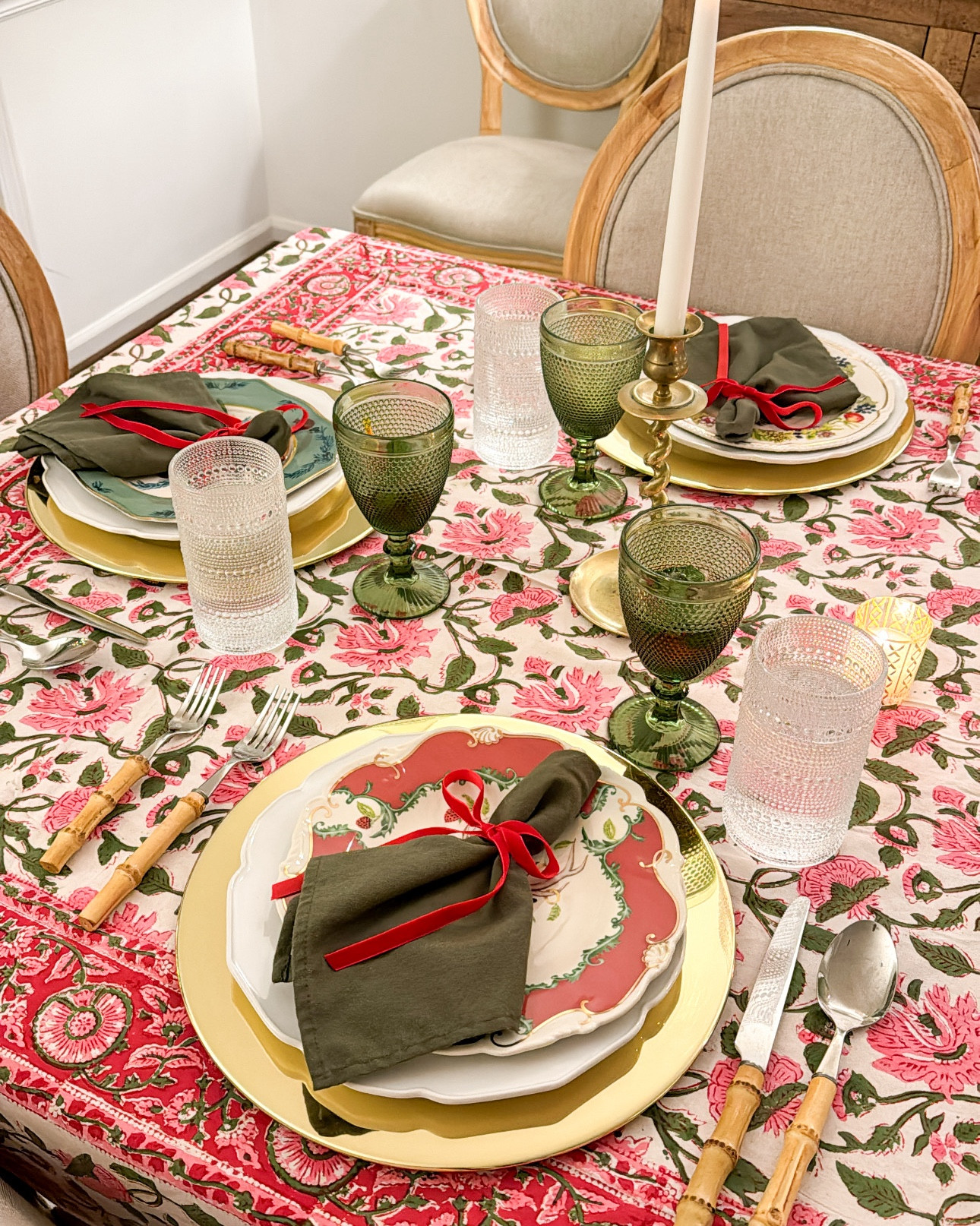 Holiday tablescape ✨

#LTKHome #LTKStyleTip