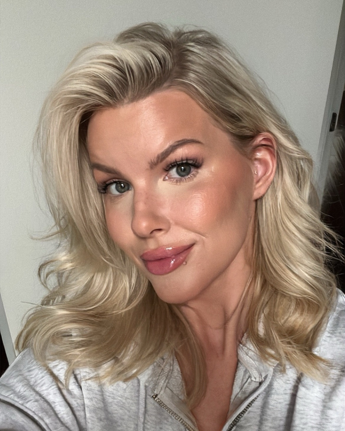 Added these beauty must haves to my makeup routine & never going back. Ditched primers for skincare & my foundation looks seamless. Obsessed. Definitely getting the big sizes next round. ⭐️⭐️⭐️⭐️⭐️

Sephora | makeup | skincare 