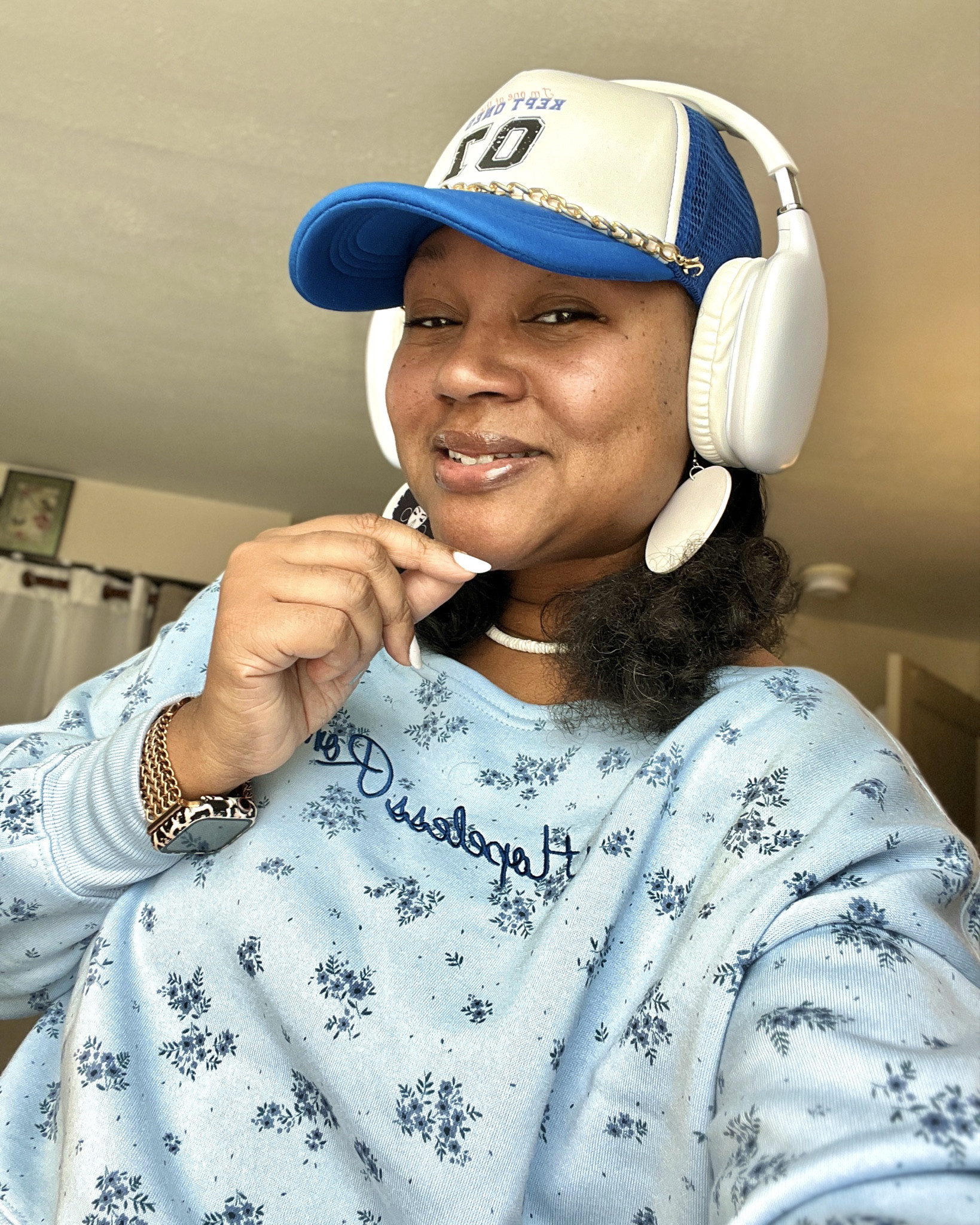 Hopeless Romantic floral print loungewear sweatsuit 💙❄️ I'm 5'4, about 170 lbs and I'm wearing a large 🫶🏾🥰

#LTKootd #LTKdayinmylife #LTKMidsize