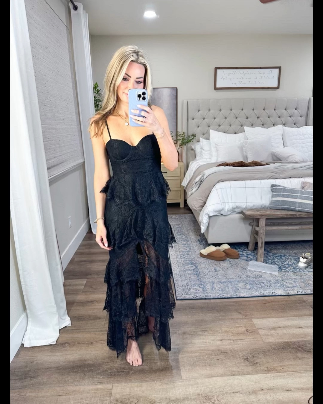Black dress
Evening dress 
Wearing xsmall 

#LTKHoliday #LTKwedding #LTKCon