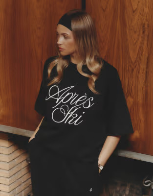 4th & Reckless x Felicia Wedin Apres Ski oversized embroidered apres ski logo t-shirt in black | ASOS (Global)