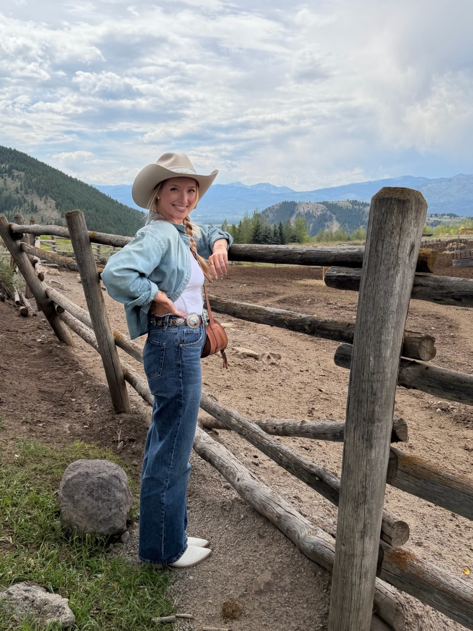 What I wore horseback riding in Jackson hole! You can’t go wrong with denim on denim and I love this cropped length in the top for my shorter torso. Mine is from Jcrew but I also saw a similar option on Amazon I’ll link below. 

Fall outfit // jean outfits //

#LTKootd