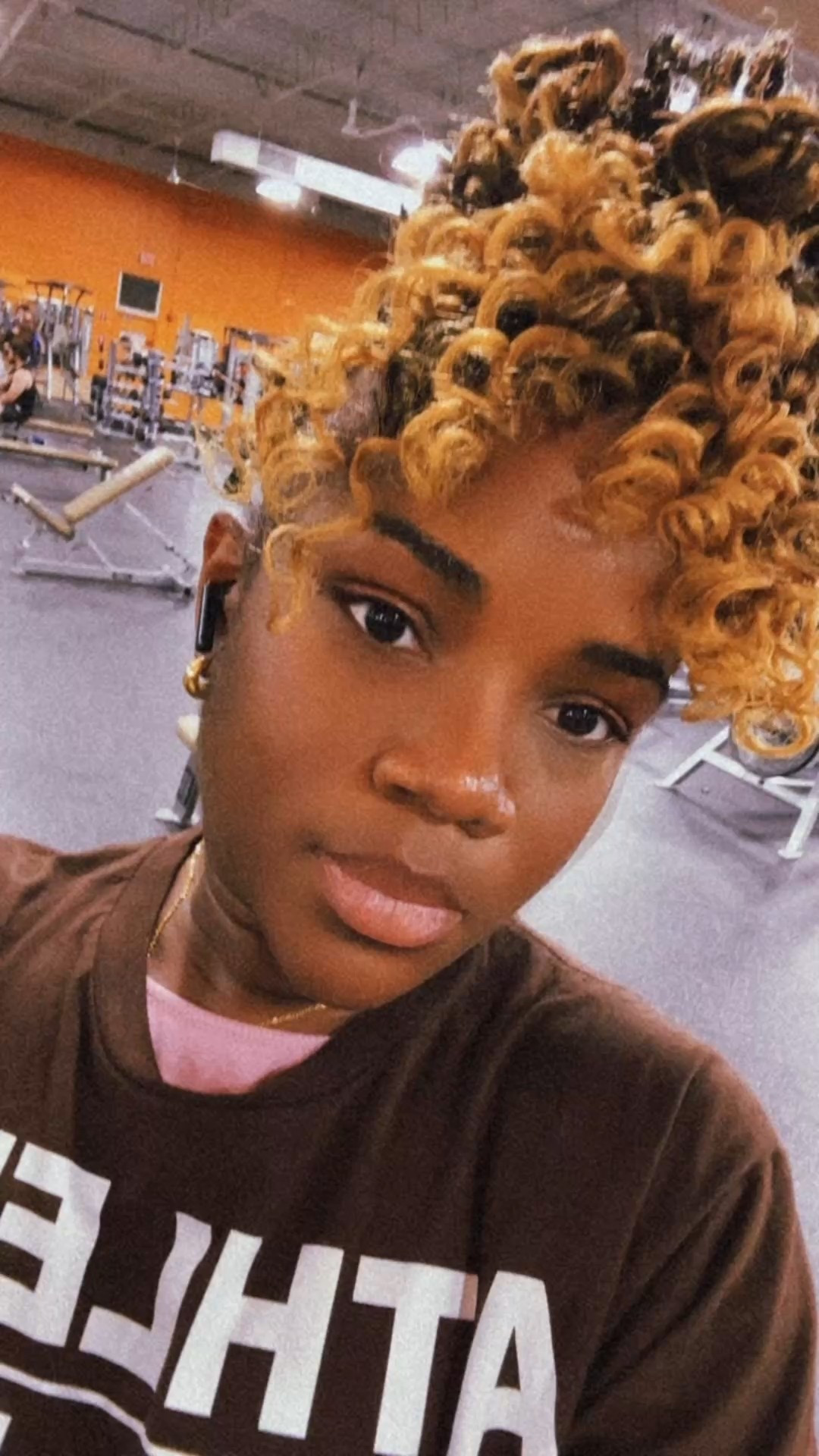 We weren’t really taught the importance of lifting weights growing up but taking care of our bodies is our responsibility now.
So I lift, I move, I dance between sets, and I stay consistent.
Zone 2 cardio and strength training are my non-negotiables.

Just a reminder: make it fun, make it consistent, make it you.
Have a great day ahead ✨


#LTKFindsUnder100 #LTKActive #LTKFindsUnder50