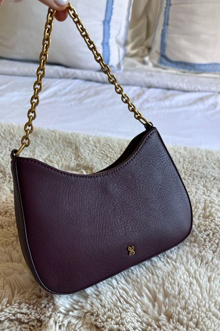 Burgandy Handbag under $200 and ON SALE 25% OFF for Black Friday 

#LTKHoliday #LTKSeasonal #LTKGiftGuide