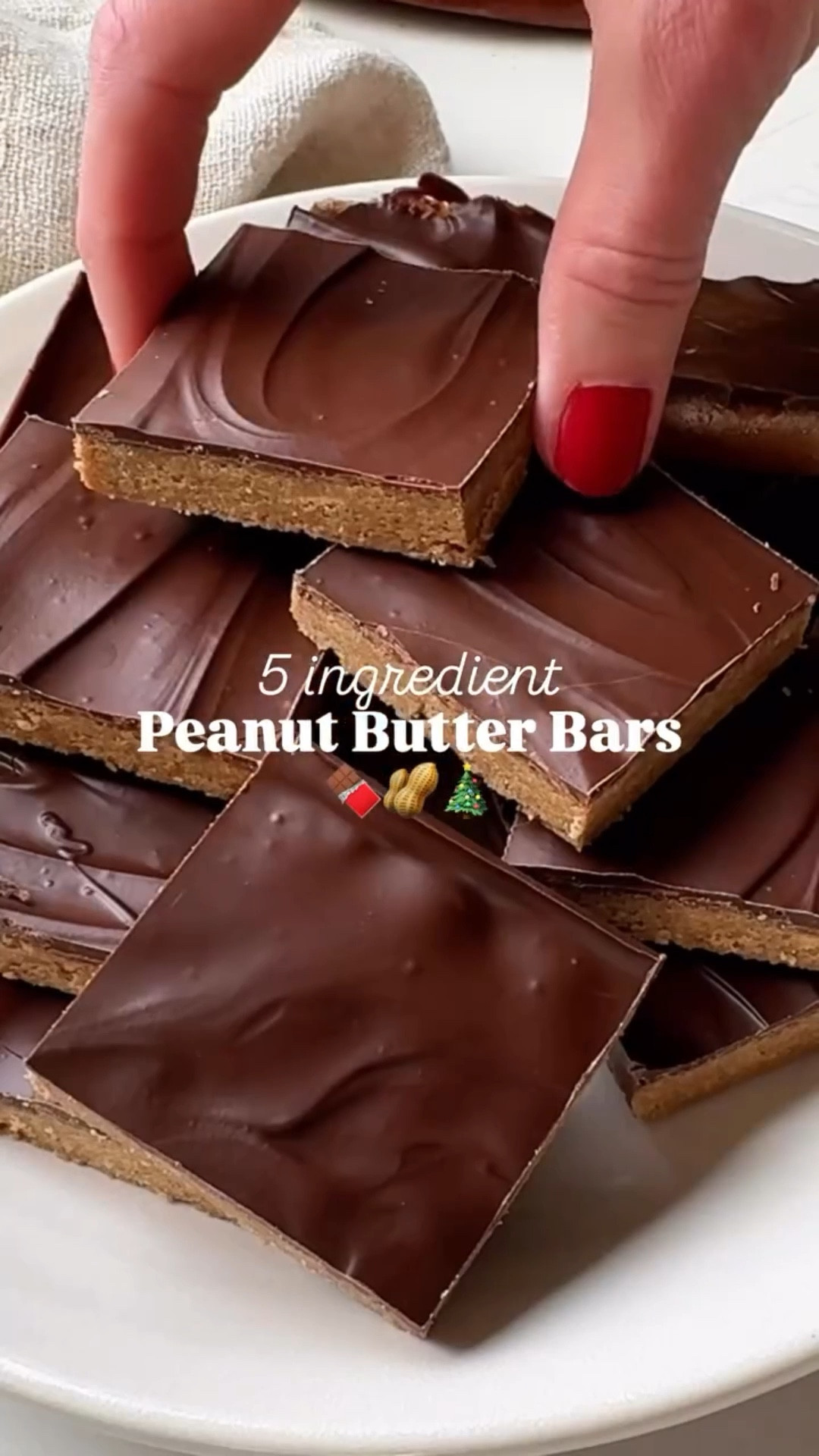 Whip up these 5 Ingredient Peanut Butter Bars with the kiddos this week for a fun, festive, and delicious treat! 🥜🍫✨



peanut butter bars | healthier treats | holiday treats | peanut butter | chocolate 

https://www.eatingbirdfood.com/peanut-butter-bars/

#LTKSeasonal #LTKfoodie