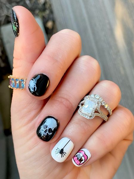 Halloween nails!!! 🎃👻💀

#LTKSeasonal #LTKbeauty #LTKstyletip
