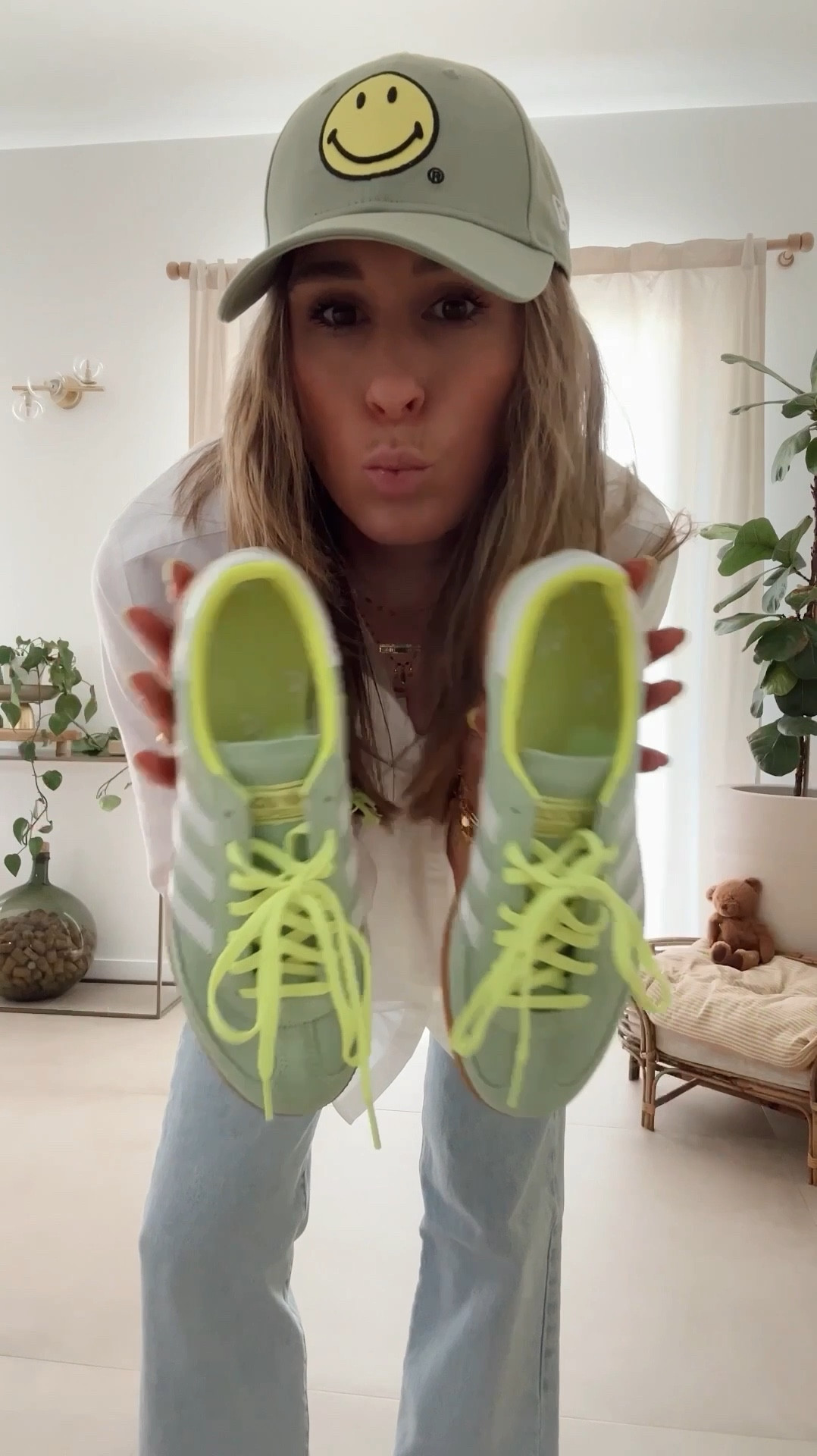 baskets : taillent un peu petit 
chemise : 40 
pull : M
jean : vieux Lévis 


#LTKfrance #LTKeurope #LTKsummer