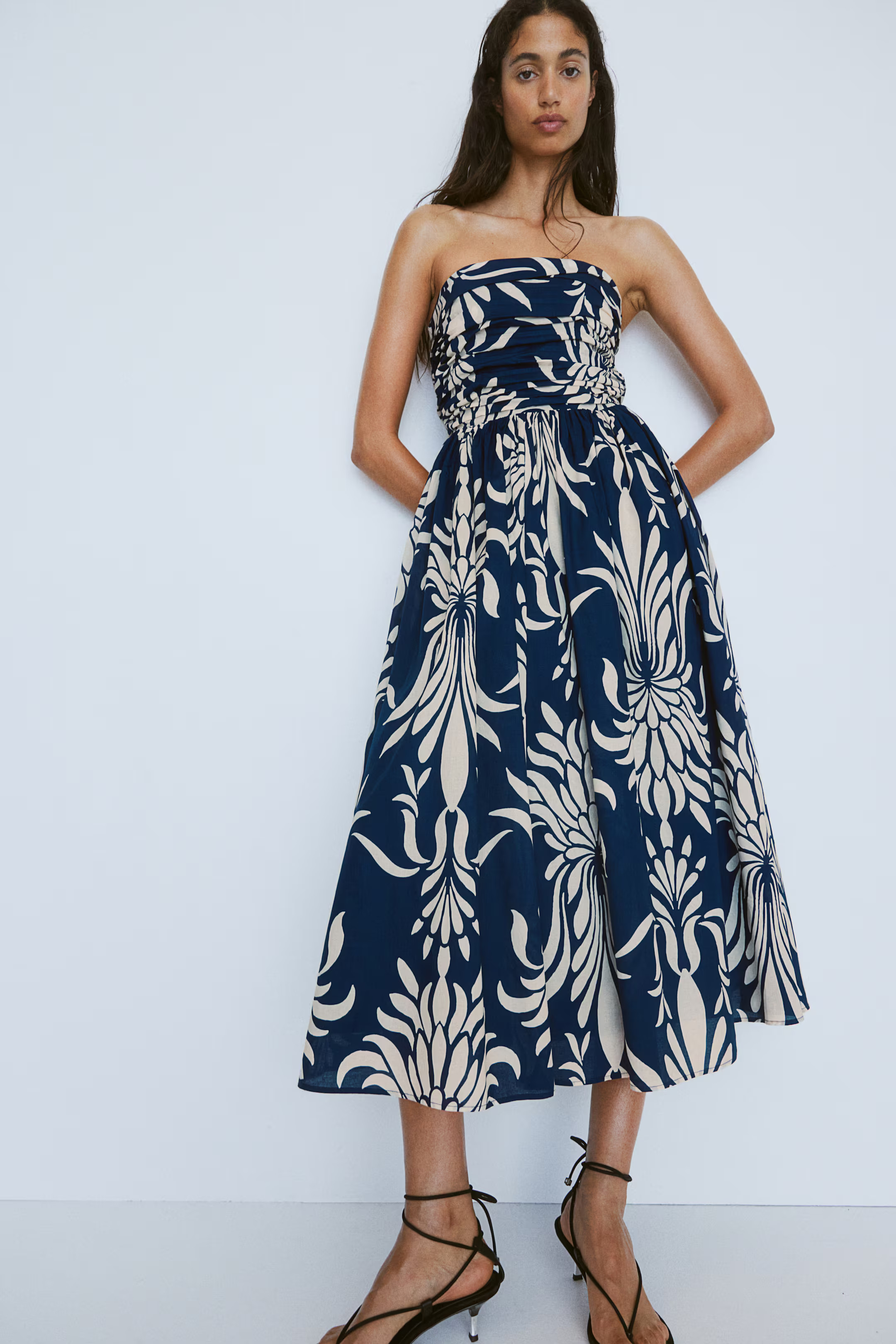 Vestido bandeau con frunces | H&M (FR, IT, ES, PT, BE)