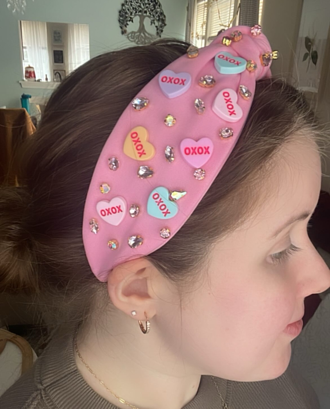 The perfect Valentine’s Day / Galentine’s day accessory!! Absolutely love this headband and it’s on sale for less than $15! 

#LTKfindsunder50 #LTKMostLoved #LTKsalealert