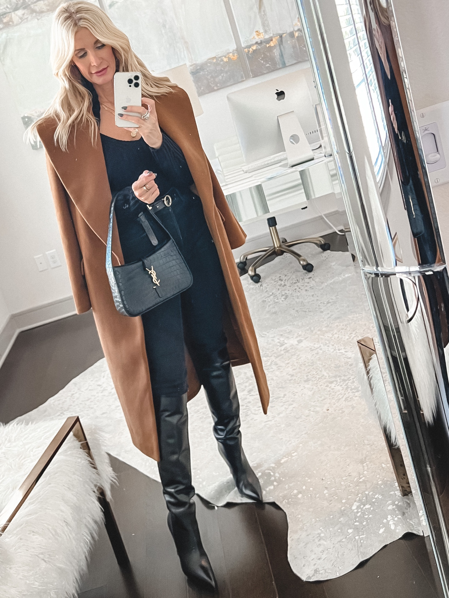 Happy Sunday! 🤎 A camel coat is one hero piece that every closet needs and this one is currently 40 % O F F! 

This gorgeous rich camel shade will go with almost anything and it looks good with jeans, dresses, and skirts! It runs tts, I’m wearing an XS.



#LTKstyletip #LTKunder100 #LTKsalealert