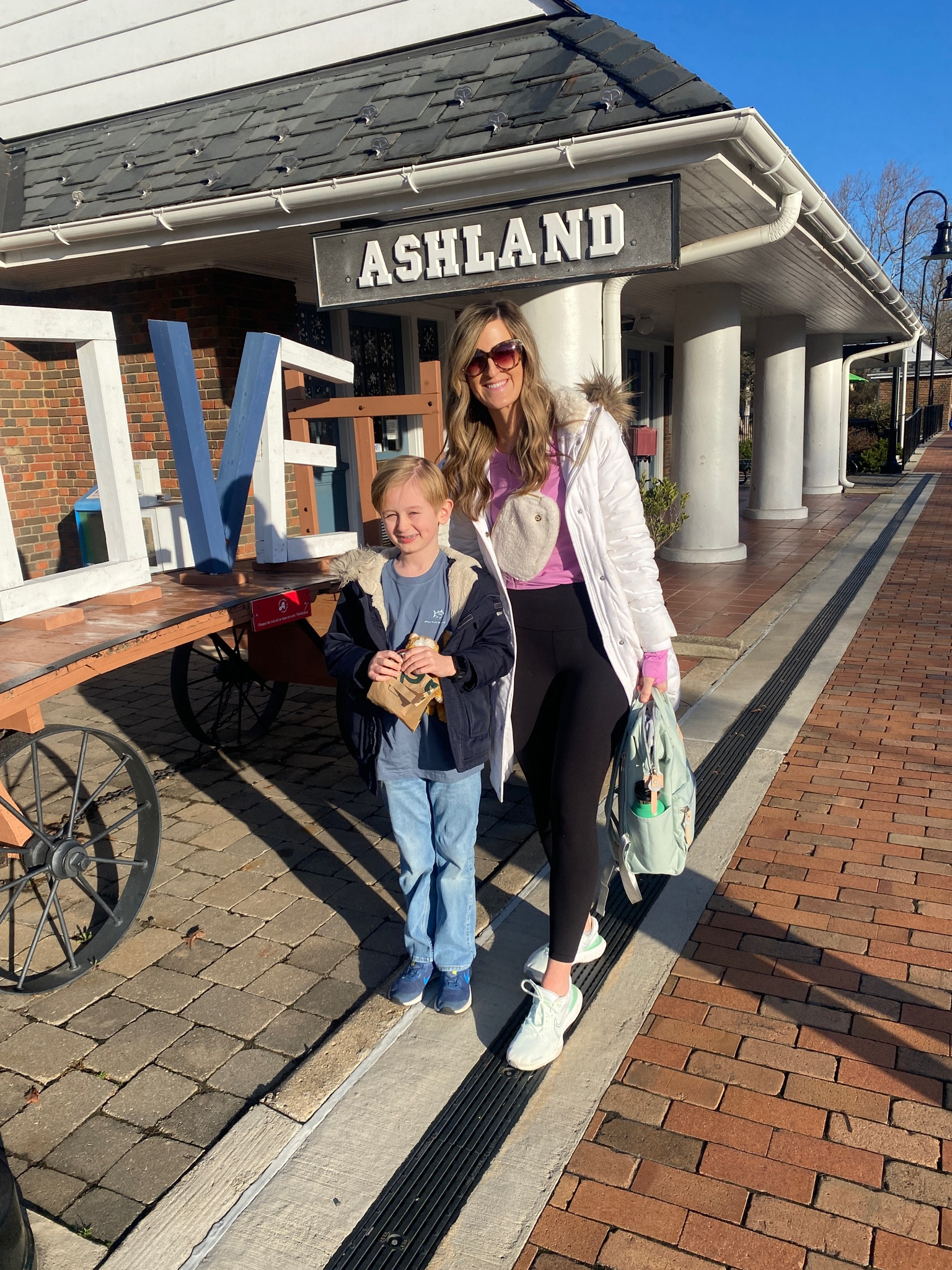 At the train station. #lululemon #momlife #momoutfits #luluoutfit #southerntide #abercrombie 

#LTKfamily #LTKfitness #LTKtravel