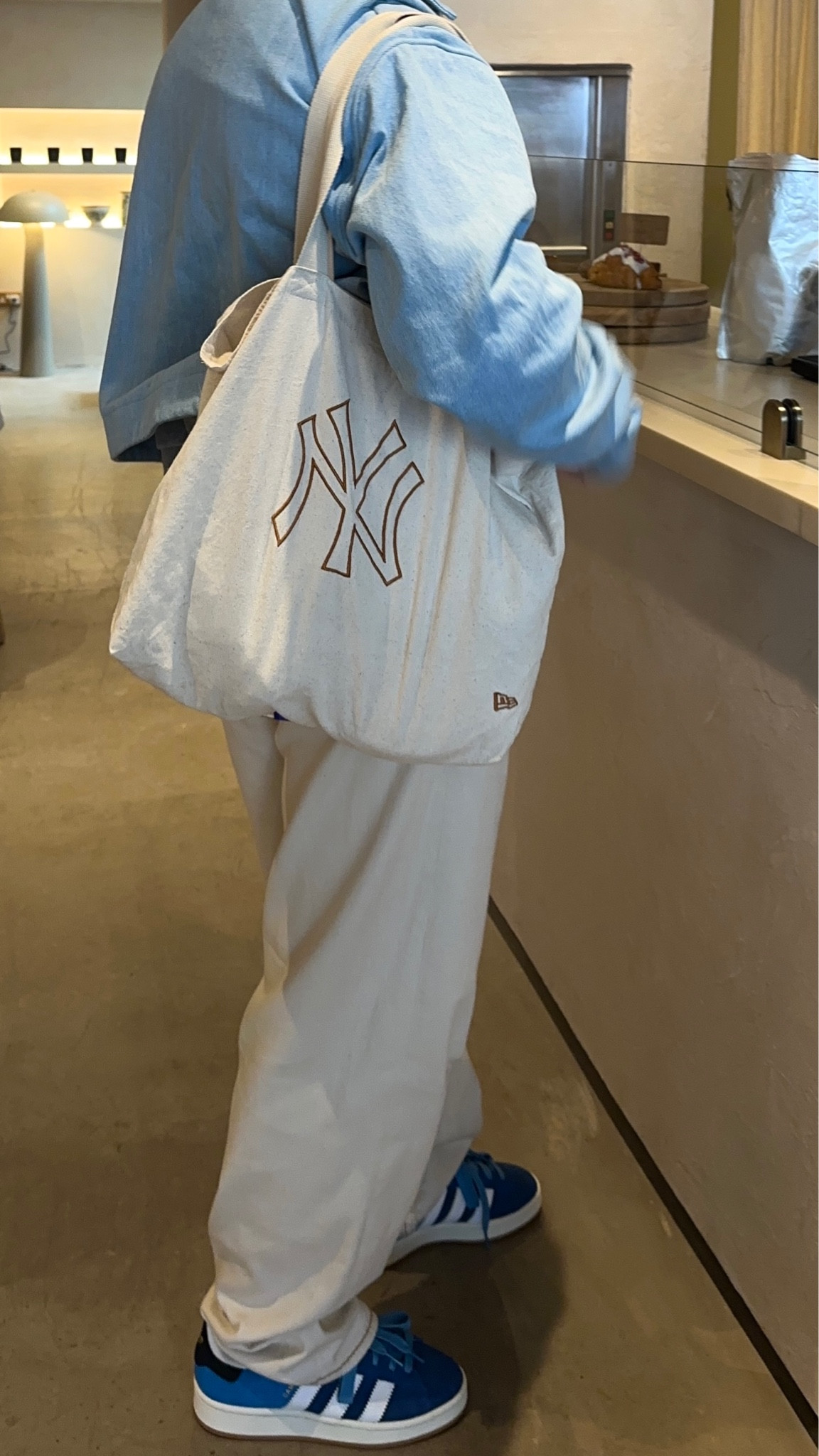 menswear, men’s fashion, fashion details, streetwear, outfit inspiration, neutral, blue, new era, adidas, trainers, adidas campus, tote bag, adidas trainers, ootd

#LTKmens #LTKeurope #LTKfindsunder100