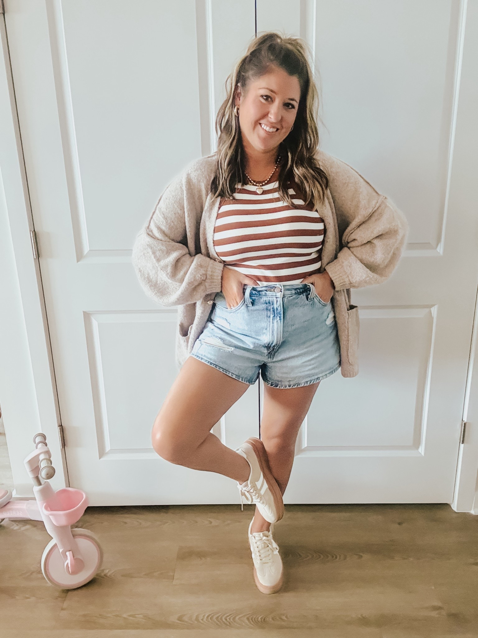 Fall outfit, weekend outfit 

Wearing large in tank, medium in cardigan and 31 in shorts 

#LTKFindsUnder100 #LTKSeasonal #LTKStyleTip