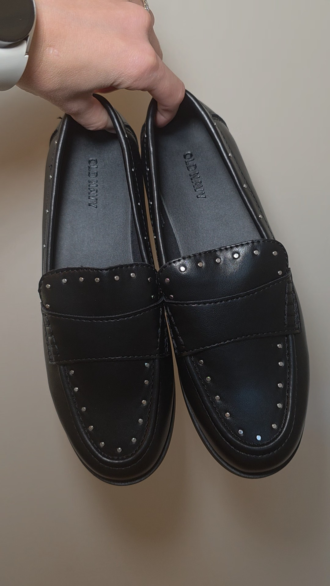 Under $12 from old navy

#LTKHoliday #LTKCyberWeek