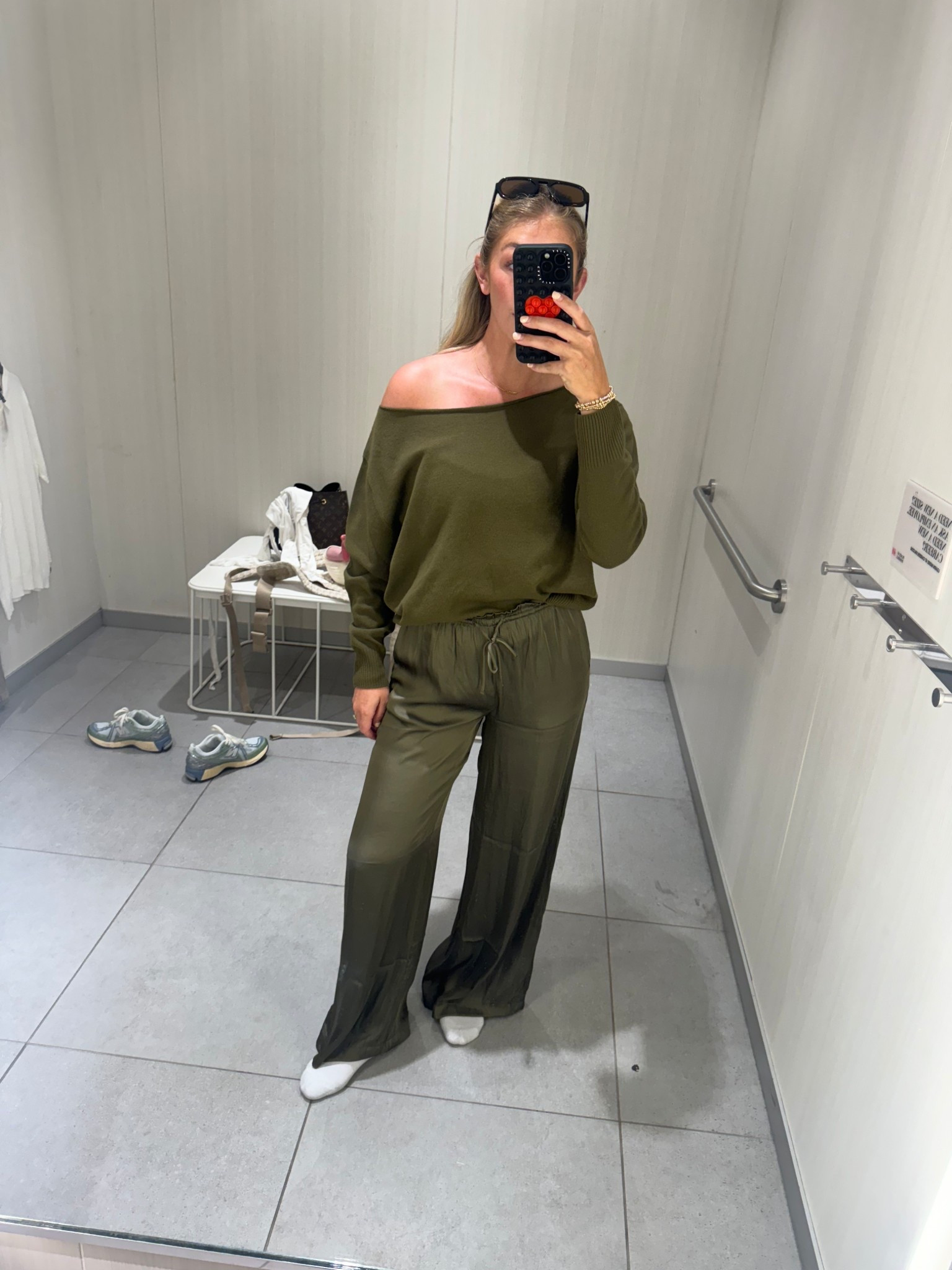 10/10 cozy cute outfit from H&M! Perfect spring transitional outfit! Small top small bottoms


#LTKootd