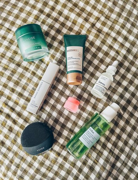 My current skincare routine at night 🌚 
-
Laneige. Foreo. Shani Darden. Biossance. The ordinary. Goop beauty. Lip balm. Sleeping mask. Squalane. Retinol. Hyaluronic acid. Malachite. Pore cleanser. Nighttime routine. Beauty products. Sephora finds. 

#LTKbeauty #LTKunder50 #LTKFind