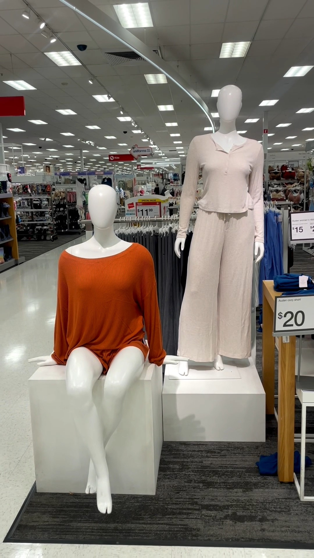 Calling comfy girlies- you need these. The new colors are giving fall and I’m obsessed @Target

#LTKSeasonal #LTKootd