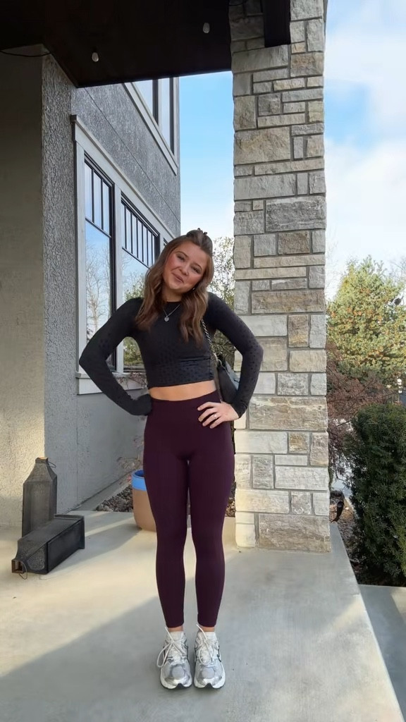 Top XS (sold out at lululemon rn)
Bottoms 4 (XS) 25” 


#LTKootd #LTKHoliday #LTKGiftGuide