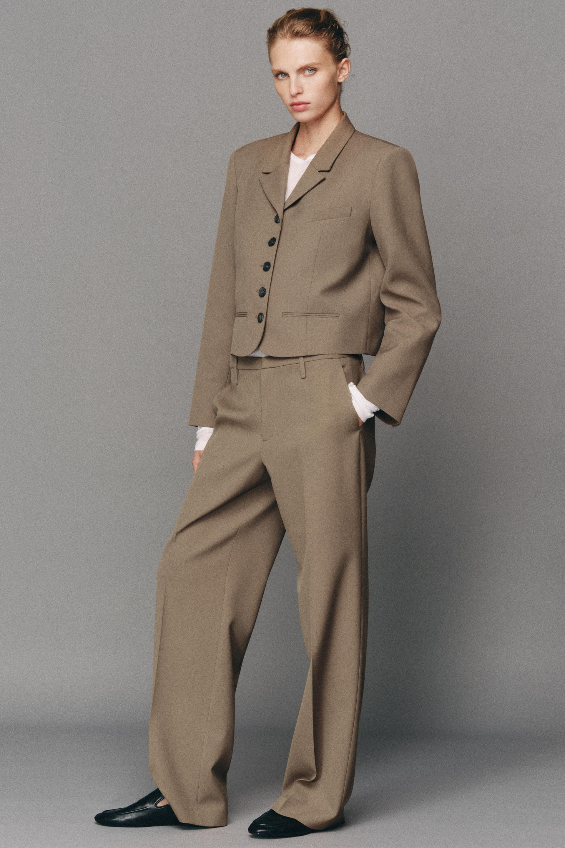 TAILLIERTER BLAZER MIT KN\u00d6PFEN ZW COLLECTION | Zara US